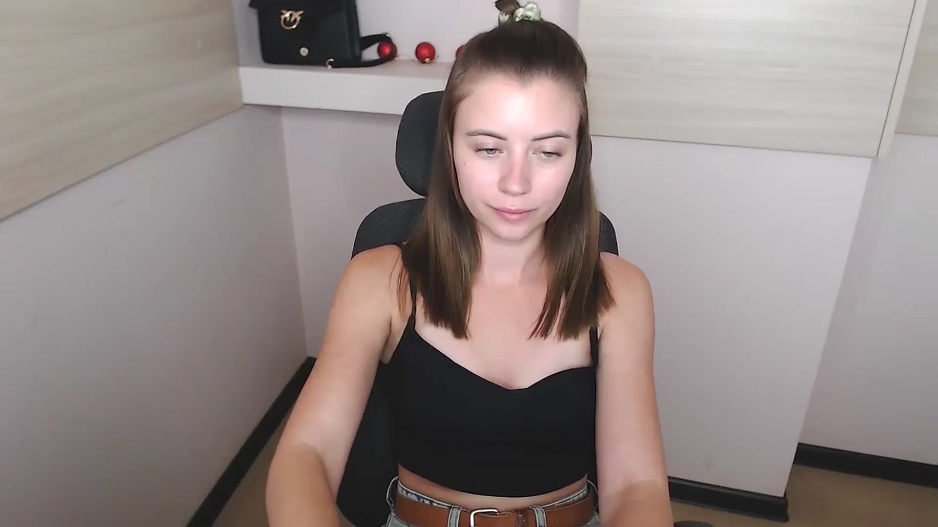 Gallery image thumbnail from Sulfate0's myfreecams stream on, 07/04/2024, 13:15 image 7 of 20