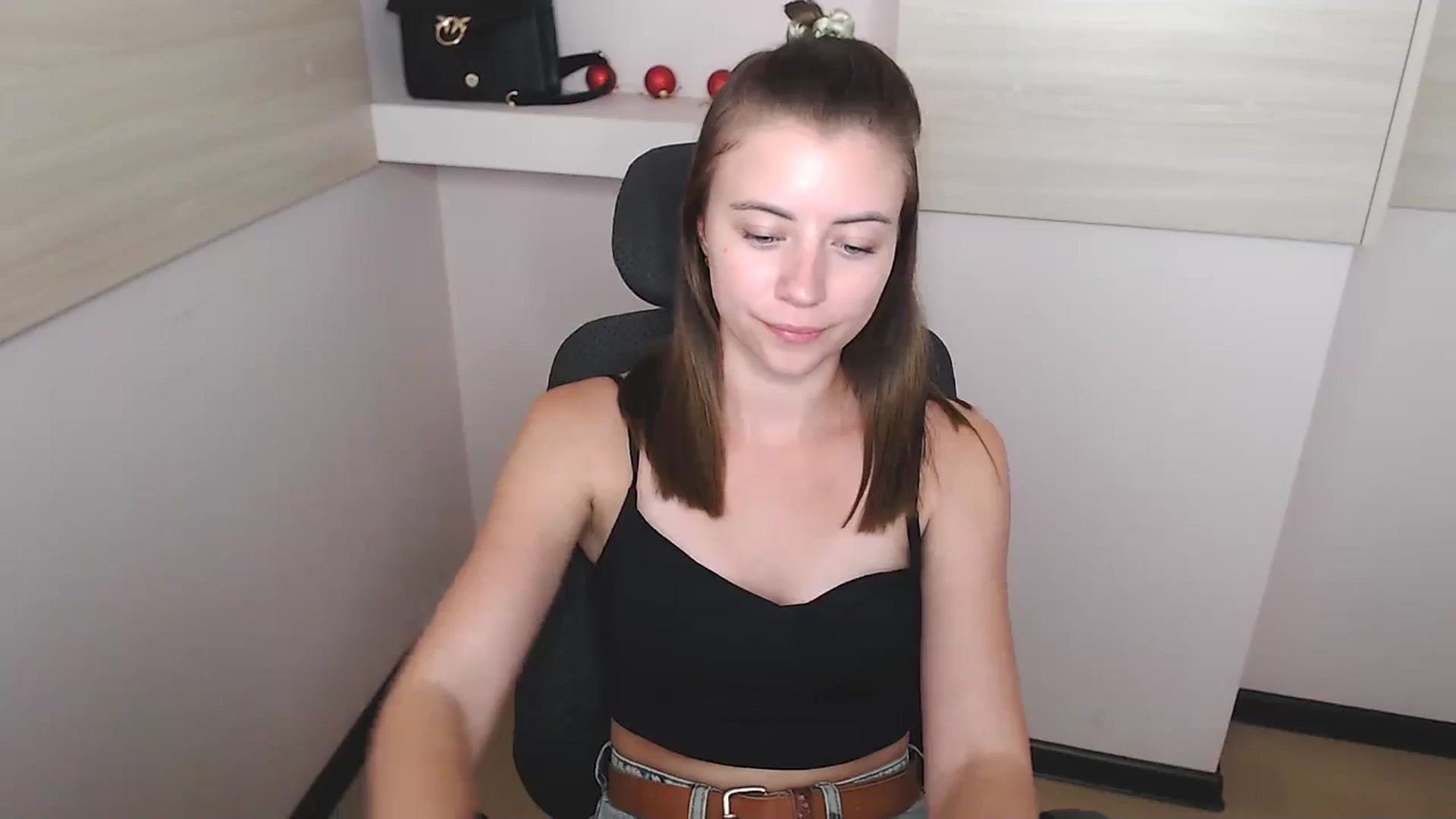 Gallery image thumbnail from Sulfate0's myfreecams stream on, 07/04/2024, 13:15 image 6 of 20