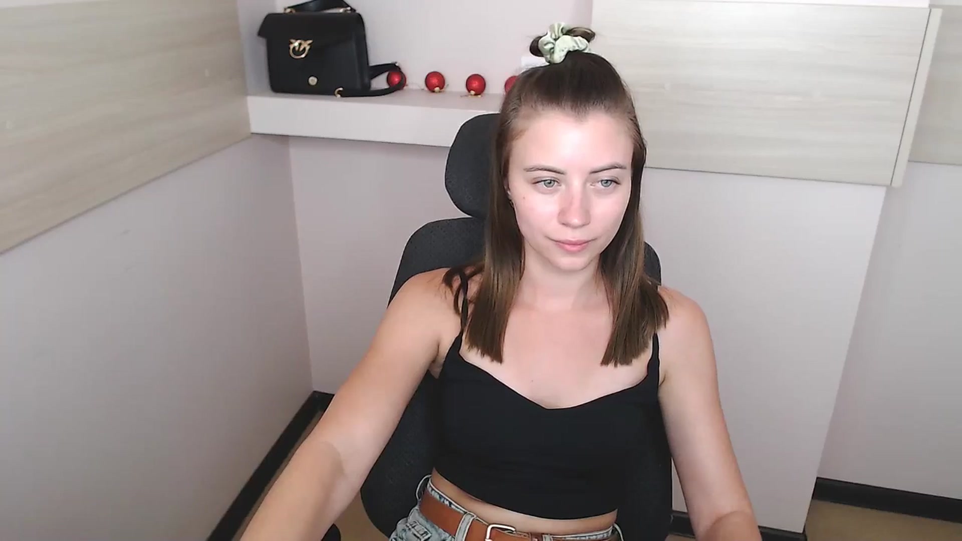 Gallery image thumbnail from Sulfate0's myfreecams stream on, 07/04/2024, 14:05 image 9 of 20