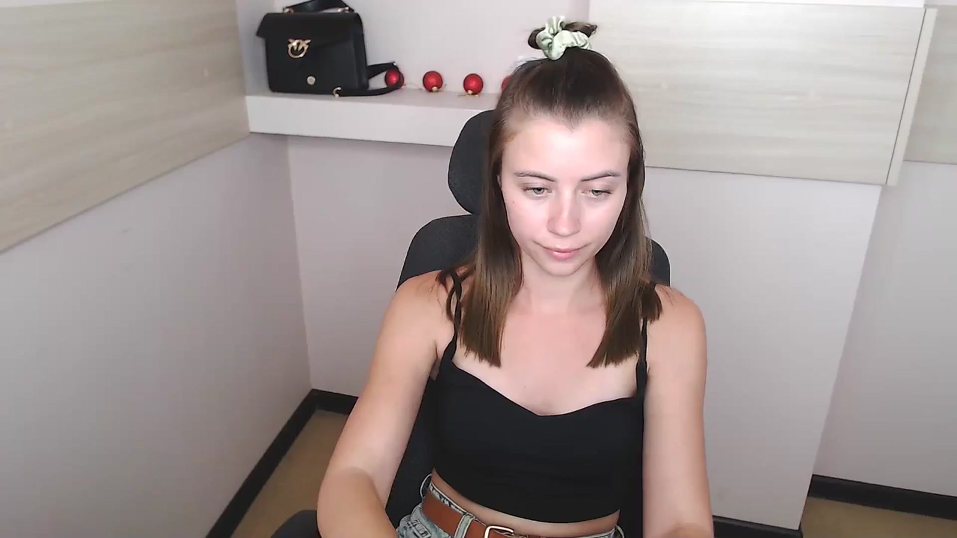 Gallery image thumbnail from Sulfate0's myfreecams stream on, 07/04/2024, 14:05 image 11 of 20
