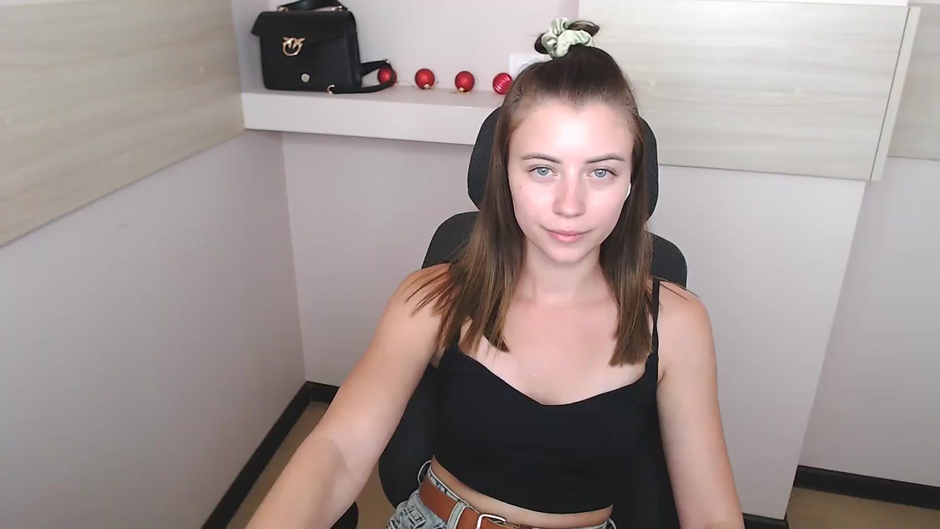 Gallery image thumbnail from Sulfate0's myfreecams stream on, 07/04/2024, 14:05 image 18 of 20