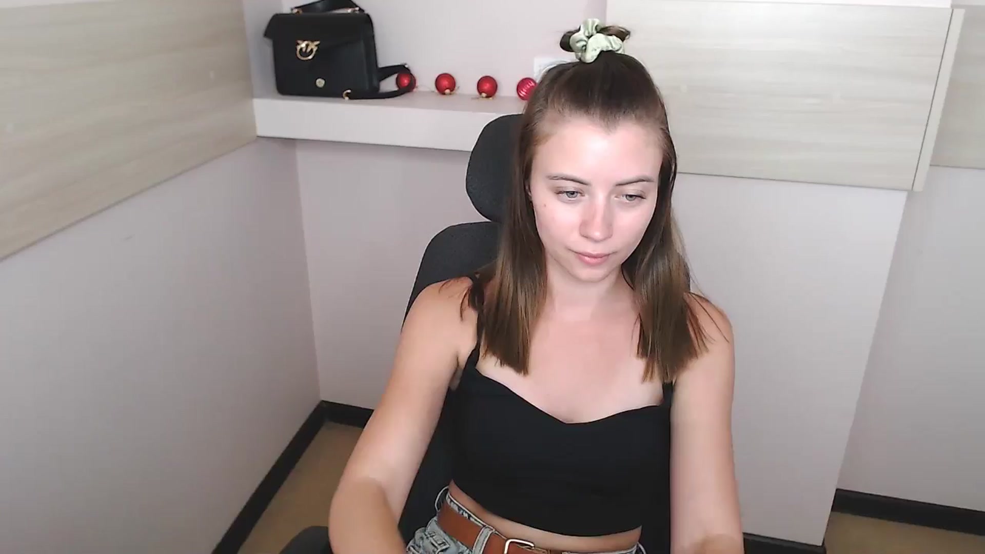 Gallery image thumbnail from Sulfate0's myfreecams stream on, 07/04/2024, 14:05 image 8 of 20