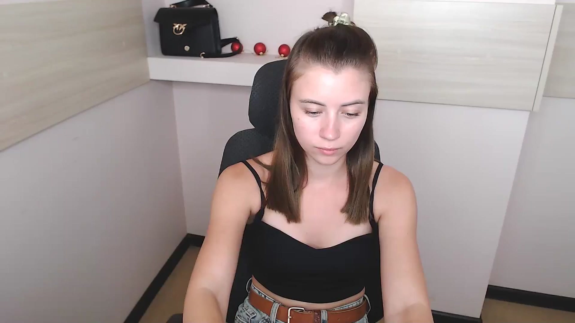 Gallery image thumbnail from Sulfate0's myfreecams stream on, 07/04/2024, 14:05 image 1 of 20