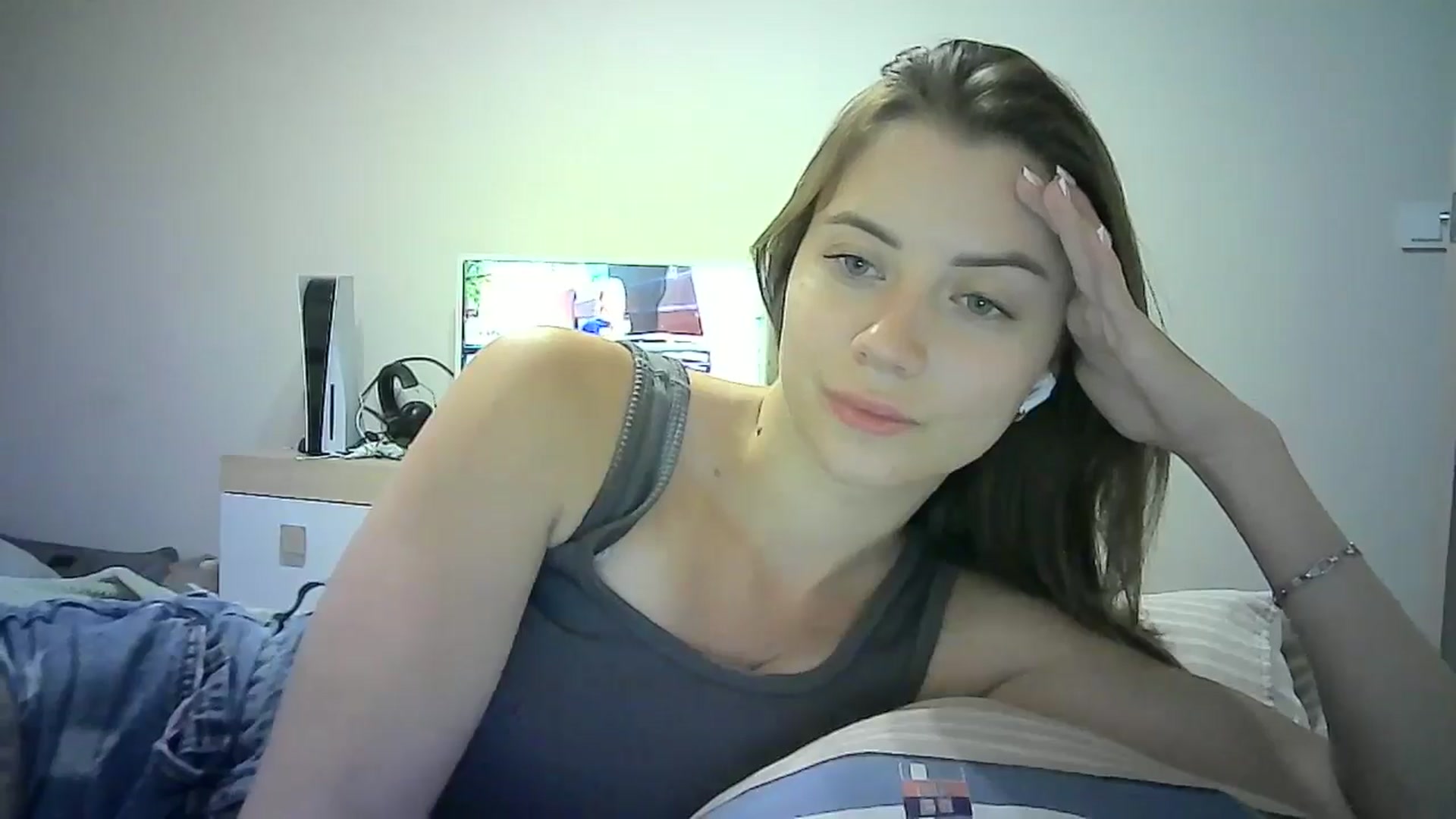 Gallery image thumbnail from Sulfate0's myfreecams stream on, 07/06/2024, 08:26 image 13 of 20