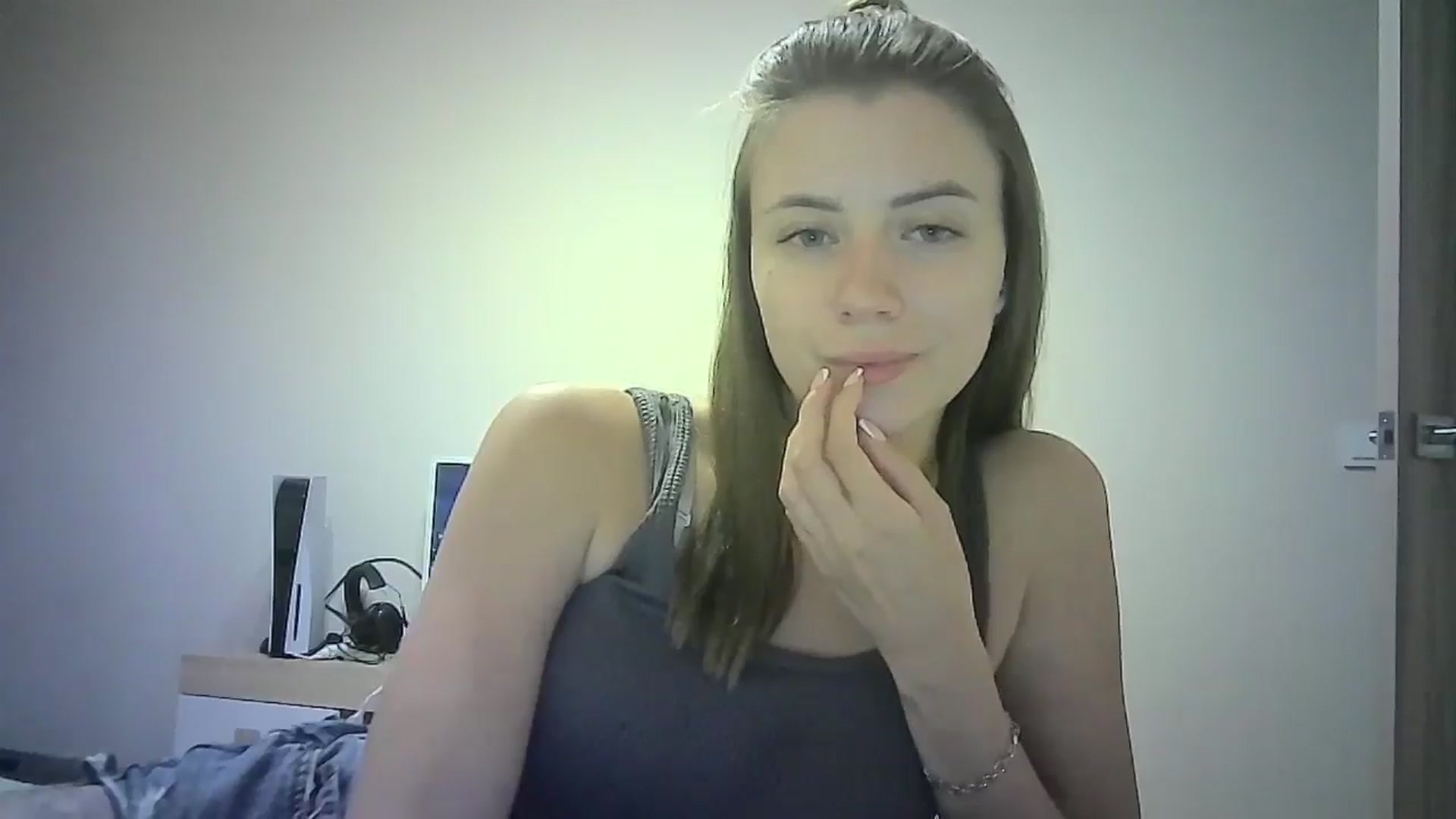 Gallery image thumbnail from Sulfate0's myfreecams stream on, 07/07/2024, 07:55 image 19 of 20