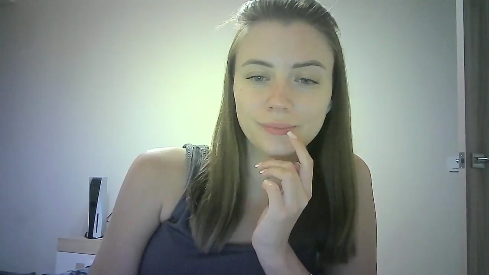 Gallery image thumbnail from Sulfate0's myfreecams stream on, 07/07/2024, 07:55 image 14 of 20