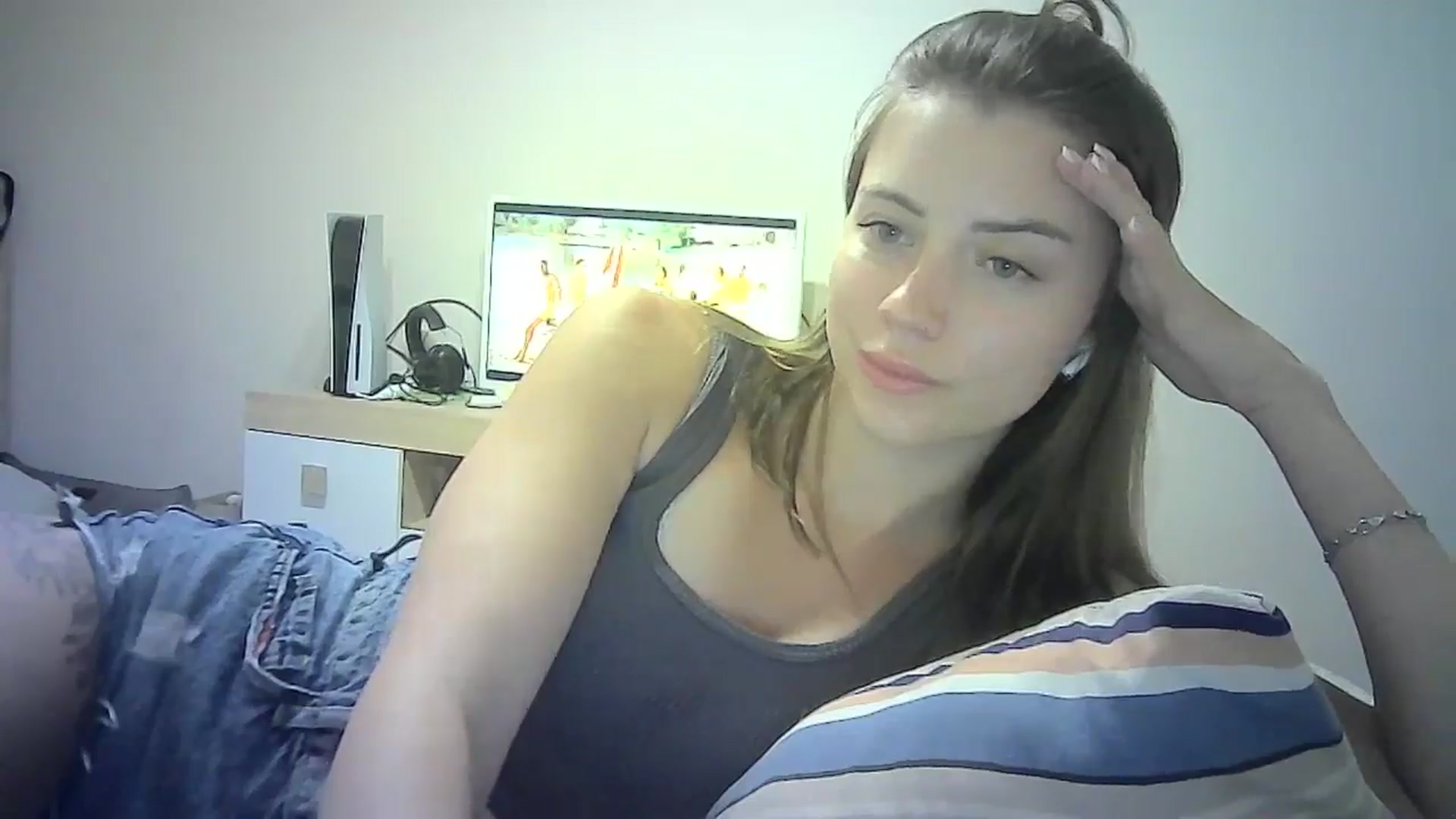 Gallery image thumbnail from Sulfate0's myfreecams stream on, 07/07/2024, 11:15 image 8 of 20