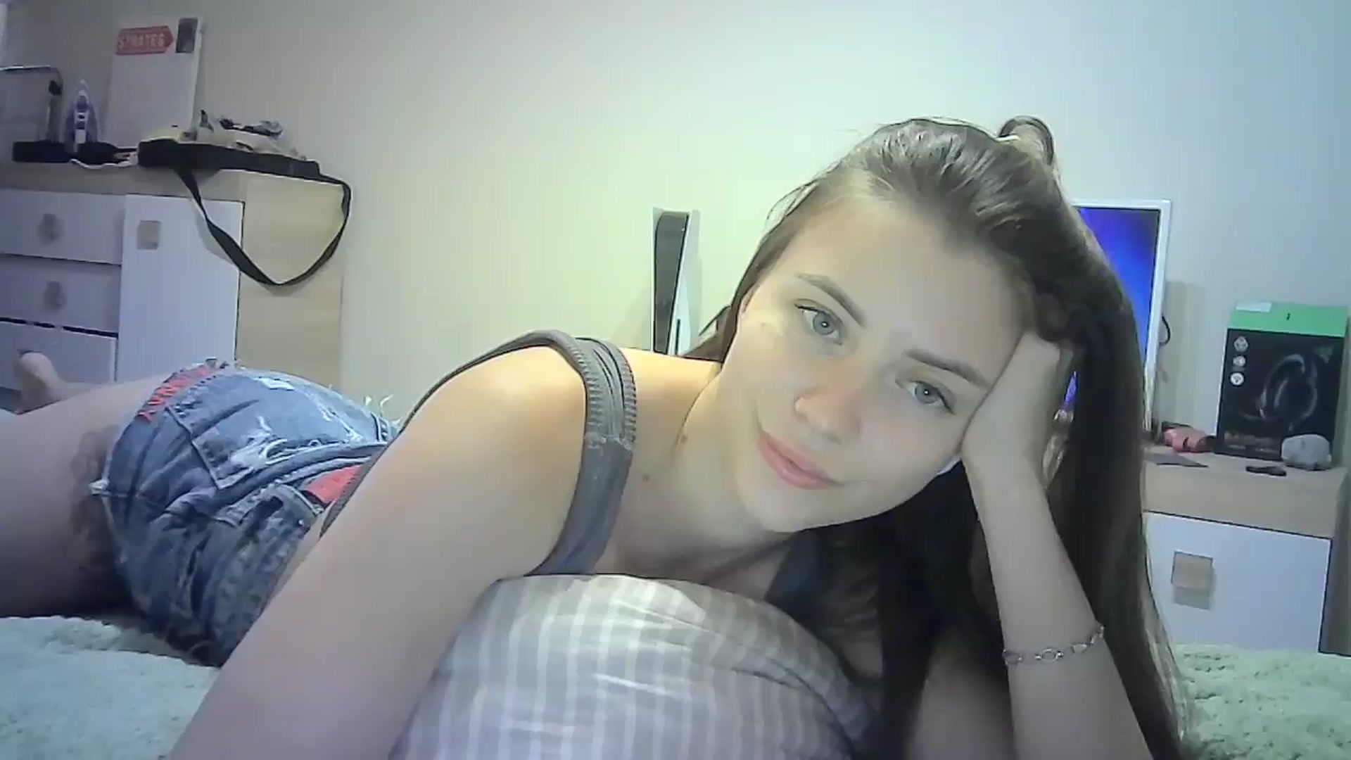Gallery image thumbnail from Sulfate0's myfreecams stream on, 07/07/2024, 11:15 image 13 of 20