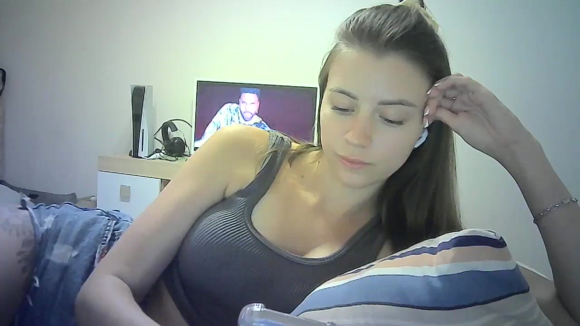 Gallery image thumbnail from Sulfate0's myfreecams stream on, 07/07/2024, 11:15 image 10 of 20