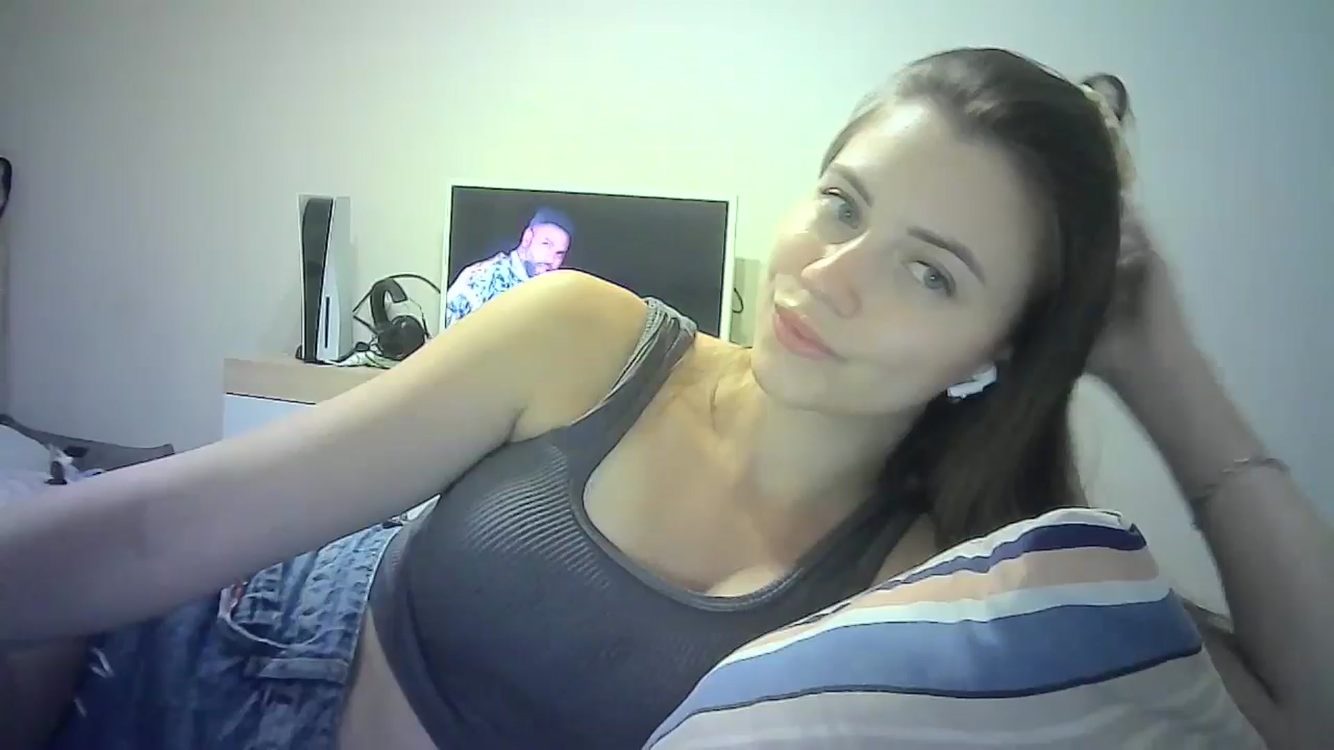 Gallery image thumbnail from Sulfate0's myfreecams stream on, 07/07/2024, 11:15 image 11 of 20