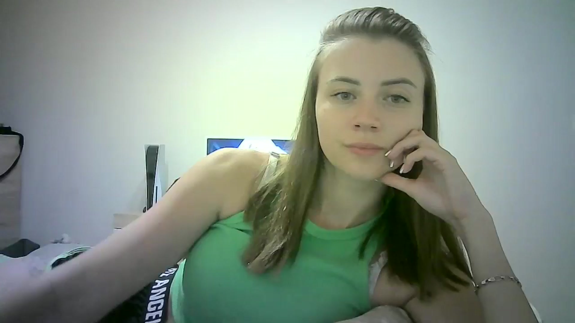 Gallery image thumbnail from Sulfate0's myfreecams stream on, 07/08/2024, 09:32 image 1 of 20