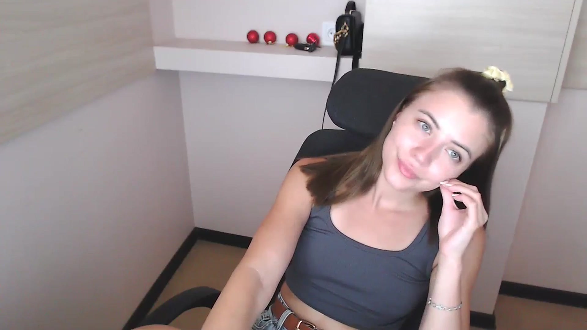 Gallery image thumbnail from Sulfate0's myfreecams stream on, 07/10/2024, 11:02 image 12 of 20