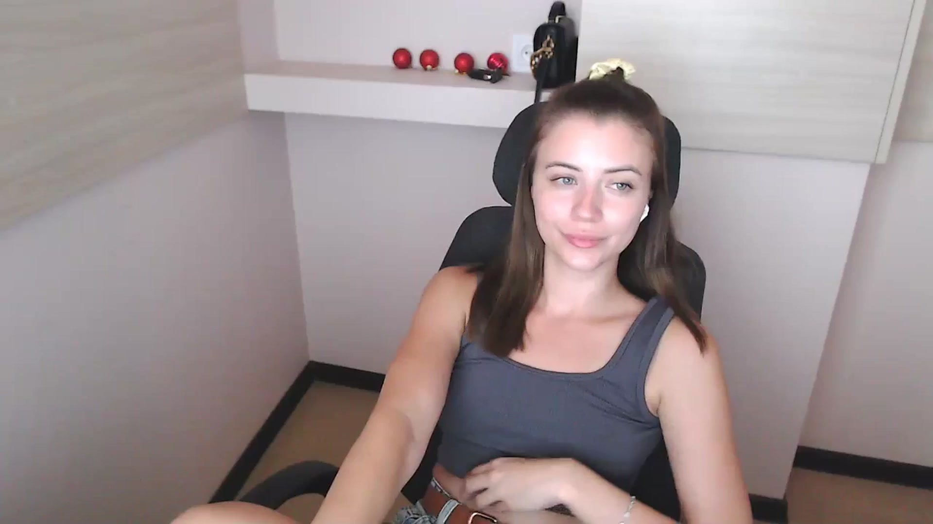 Gallery image thumbnail from Sulfate0's myfreecams stream on, 07/10/2024, 11:02 image 16 of 20