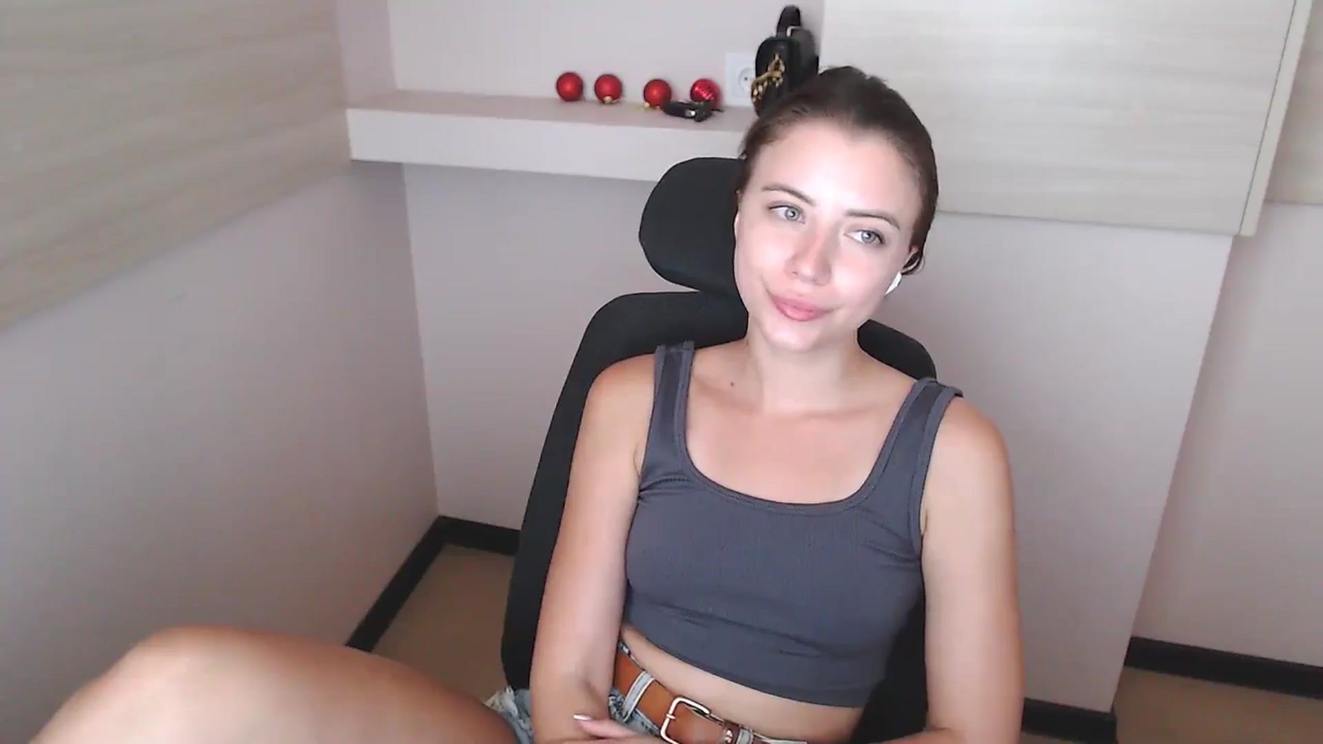 Gallery image thumbnail from Sulfate0's myfreecams stream on, 07/10/2024, 11:02 image 3 of 20