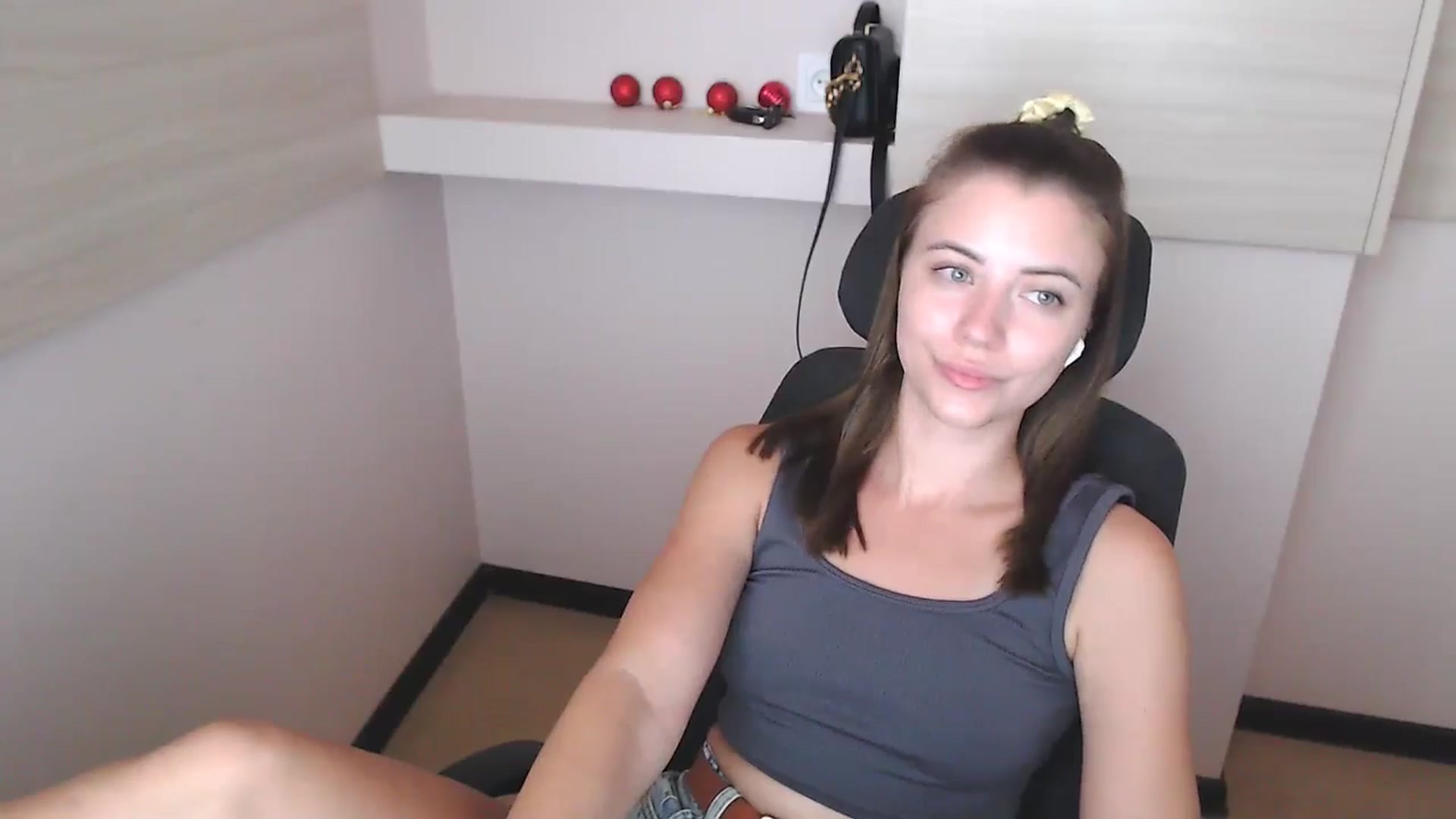 Gallery image thumbnail from Sulfate0's myfreecams stream on, 07/10/2024, 11:20 image 18 of 20
