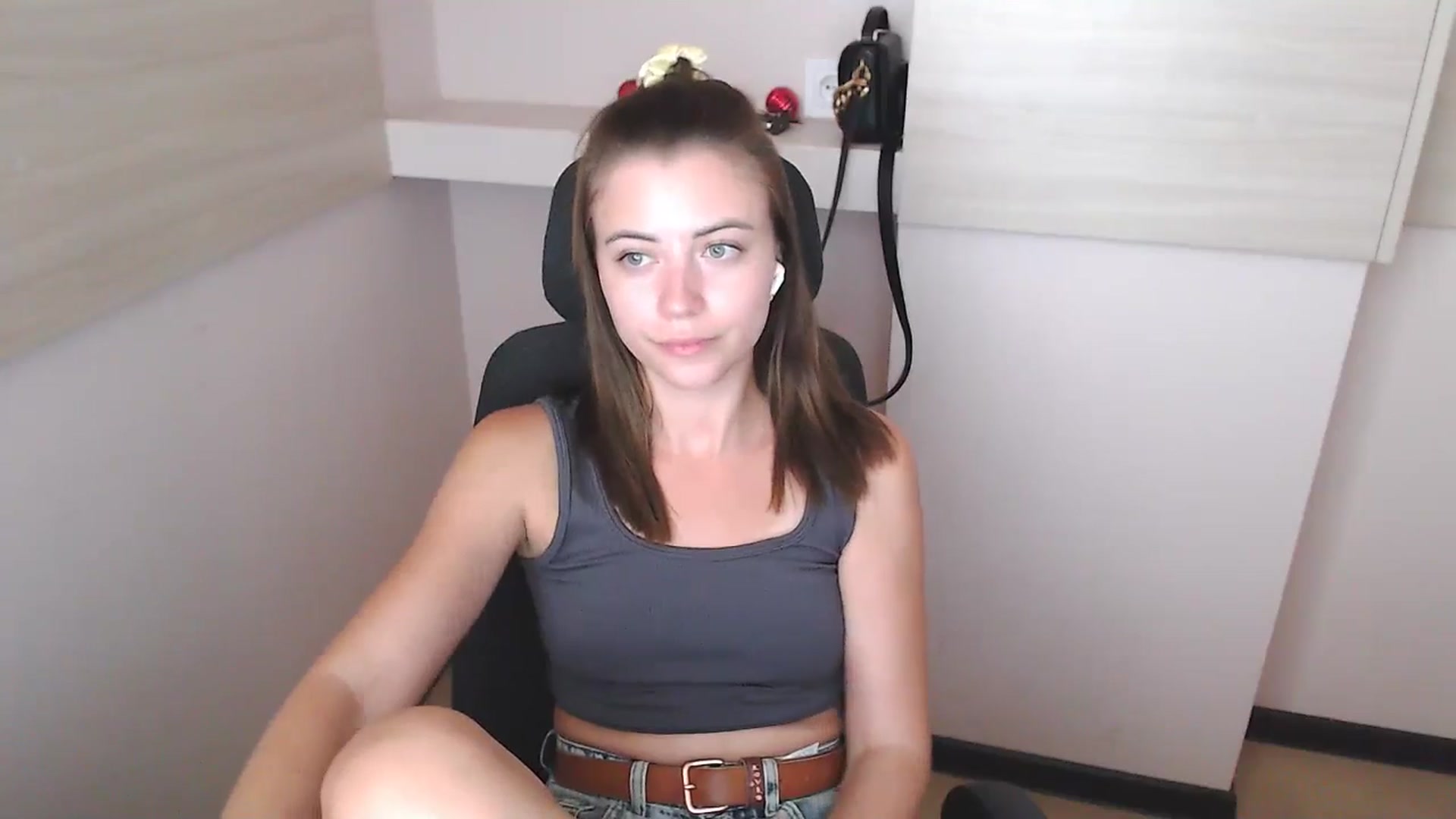 Gallery image thumbnail from Sulfate0's myfreecams stream on, 07/10/2024, 12:05 image 11 of 20