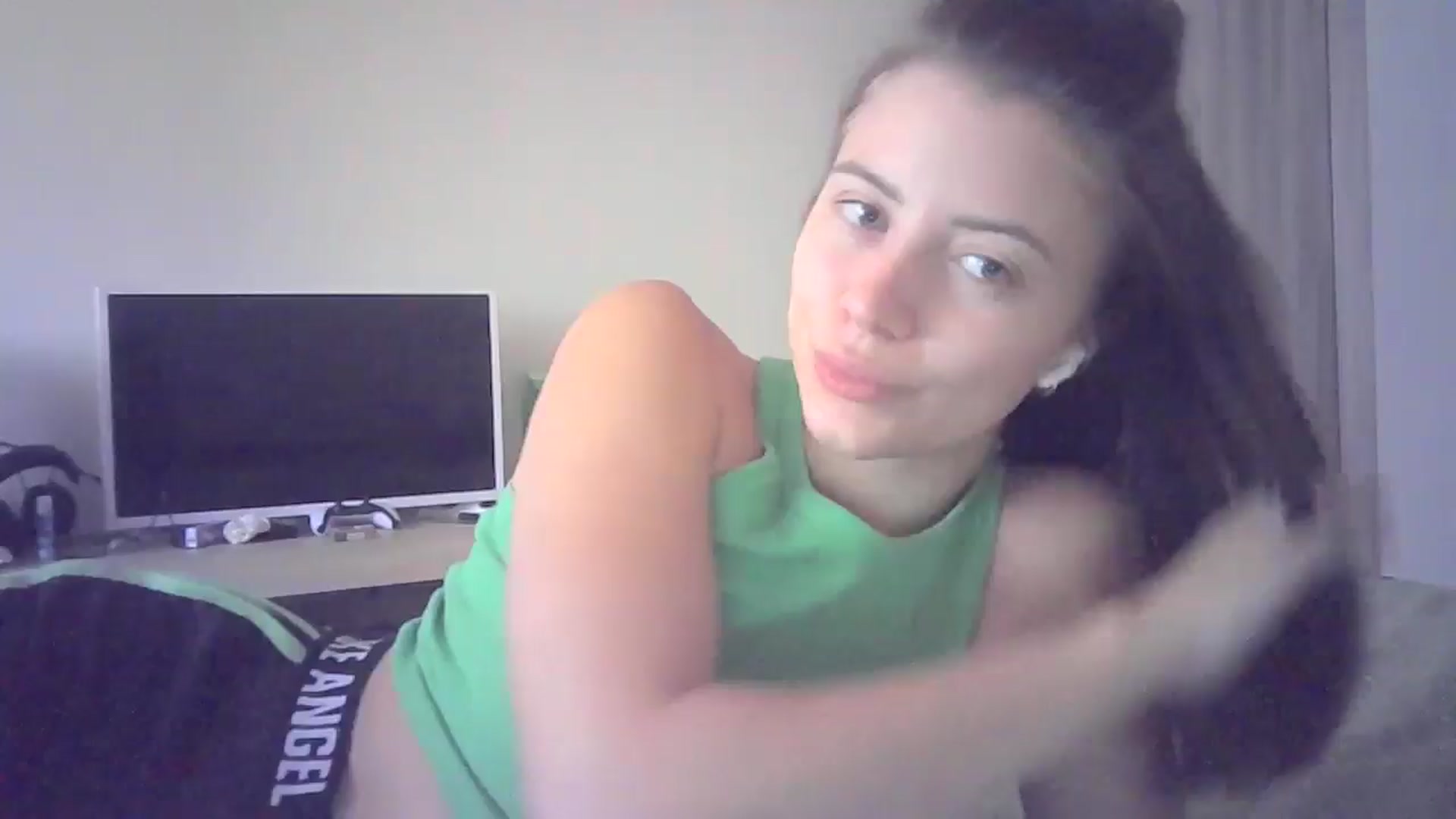 Gallery image thumbnail from Sulfate0's myfreecams stream on, 07/14/2024, 07:46 image 18 of 20