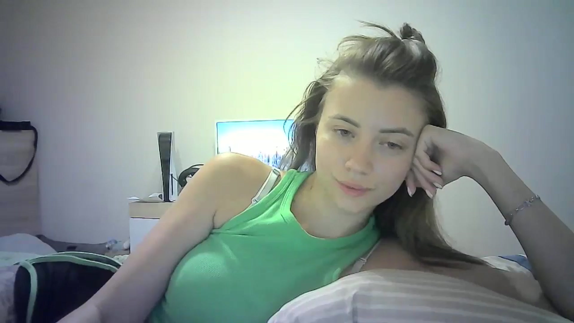 Gallery image thumbnail from Sulfate0's myfreecams stream on, 07/14/2024, 09:39 image 10 of 20