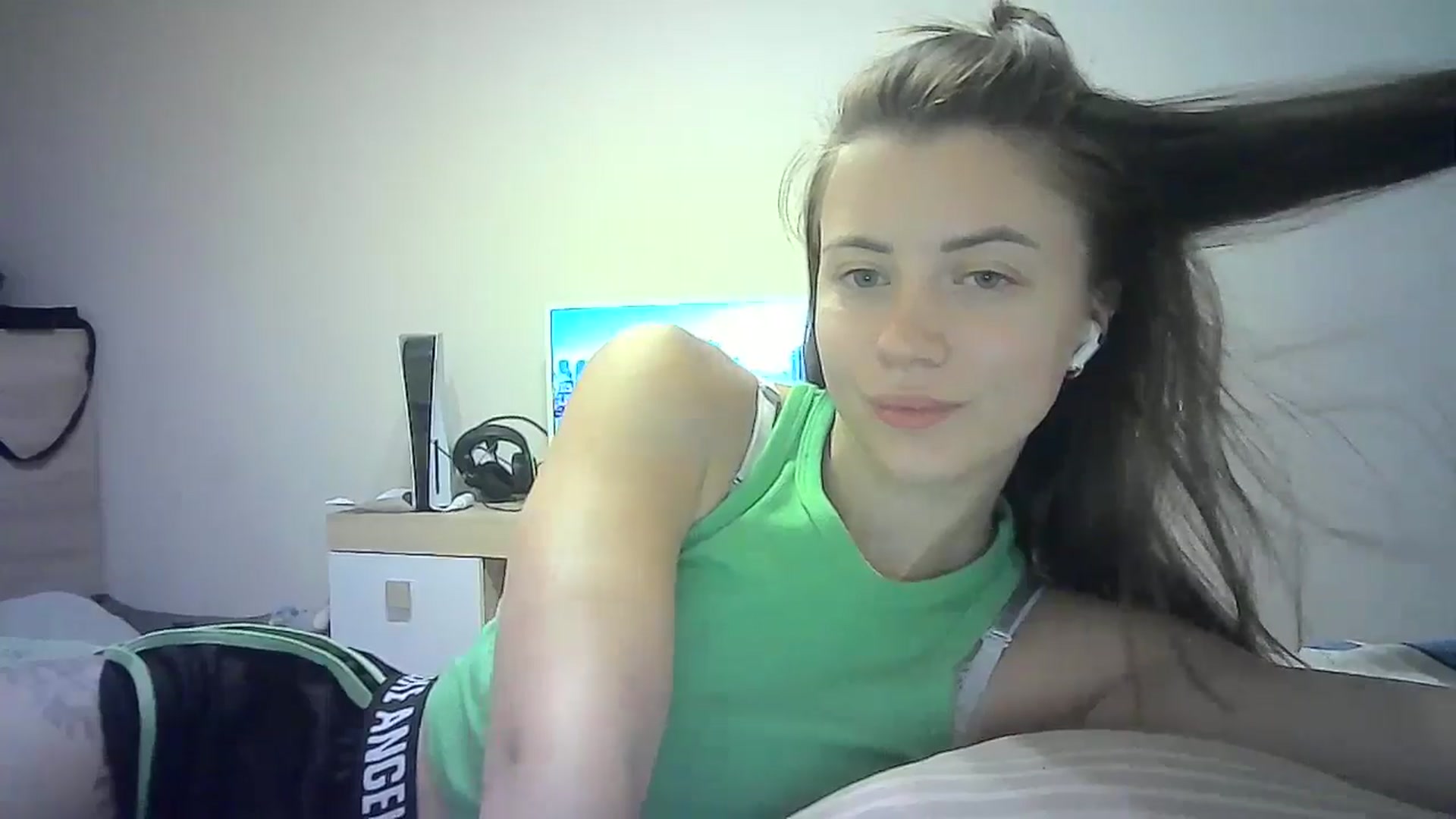 Gallery image thumbnail from Sulfate0's myfreecams stream on, 07/14/2024, 09:39 image 6 of 20