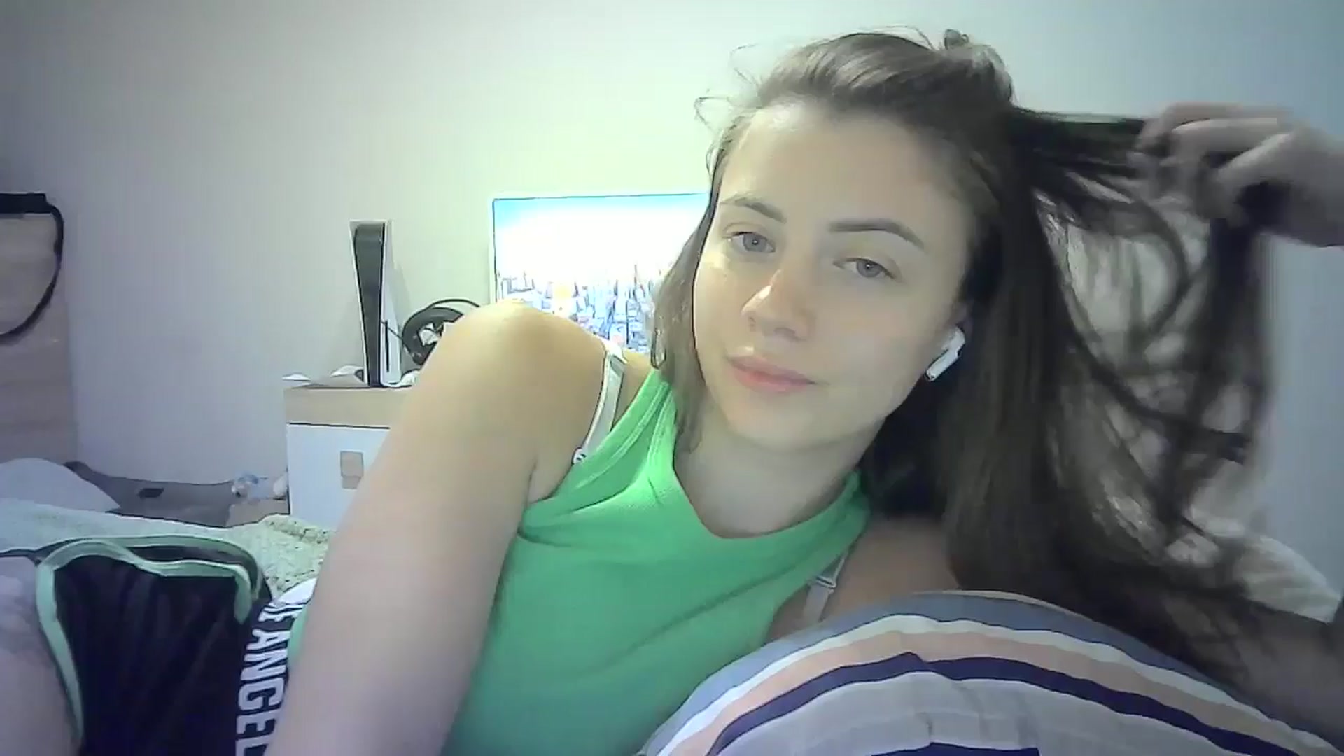 Gallery image thumbnail from Sulfate0's myfreecams stream on, 07/14/2024, 10:43 image 1 of 20