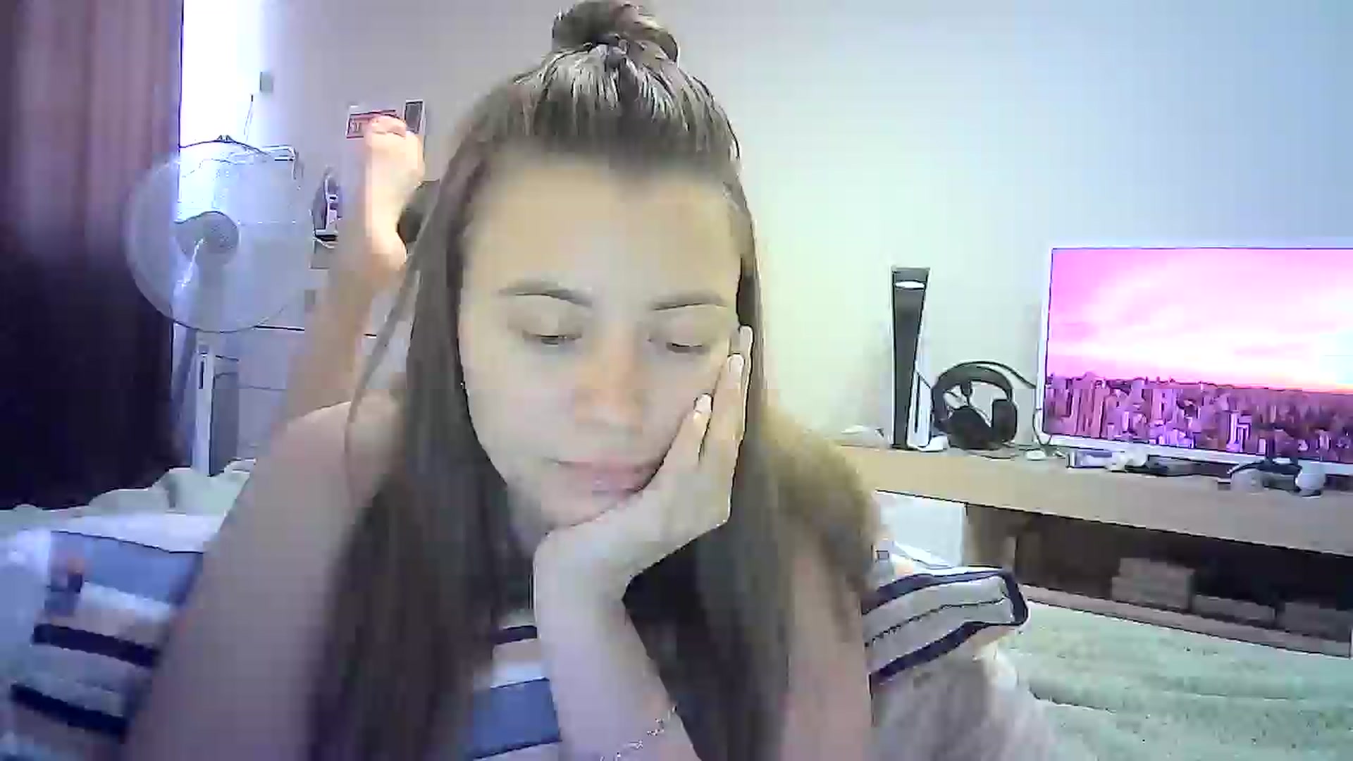 Gallery image thumbnail from Sulfate0's myfreecams stream on, 07/15/2024, 09:28 image 11 of 20