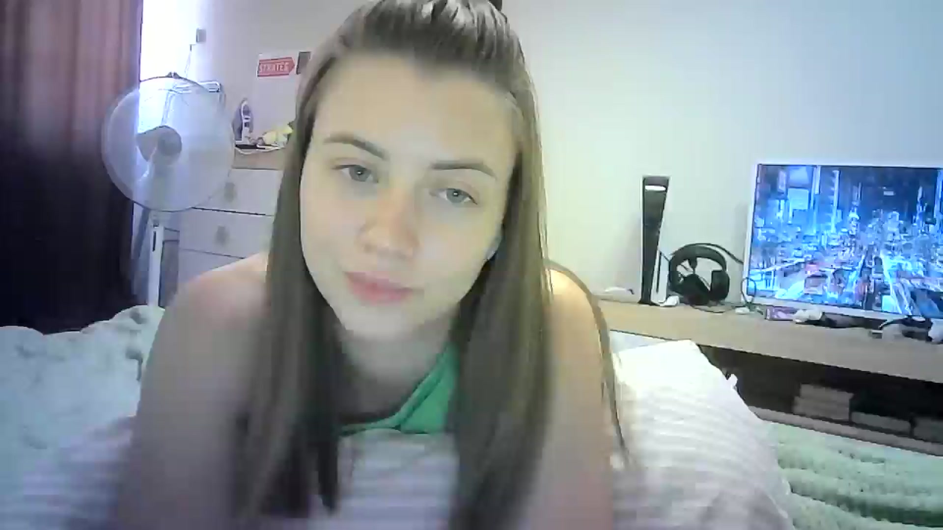 Gallery image thumbnail from Sulfate0's myfreecams stream on, 07/15/2024, 09:47 image 16 of 20