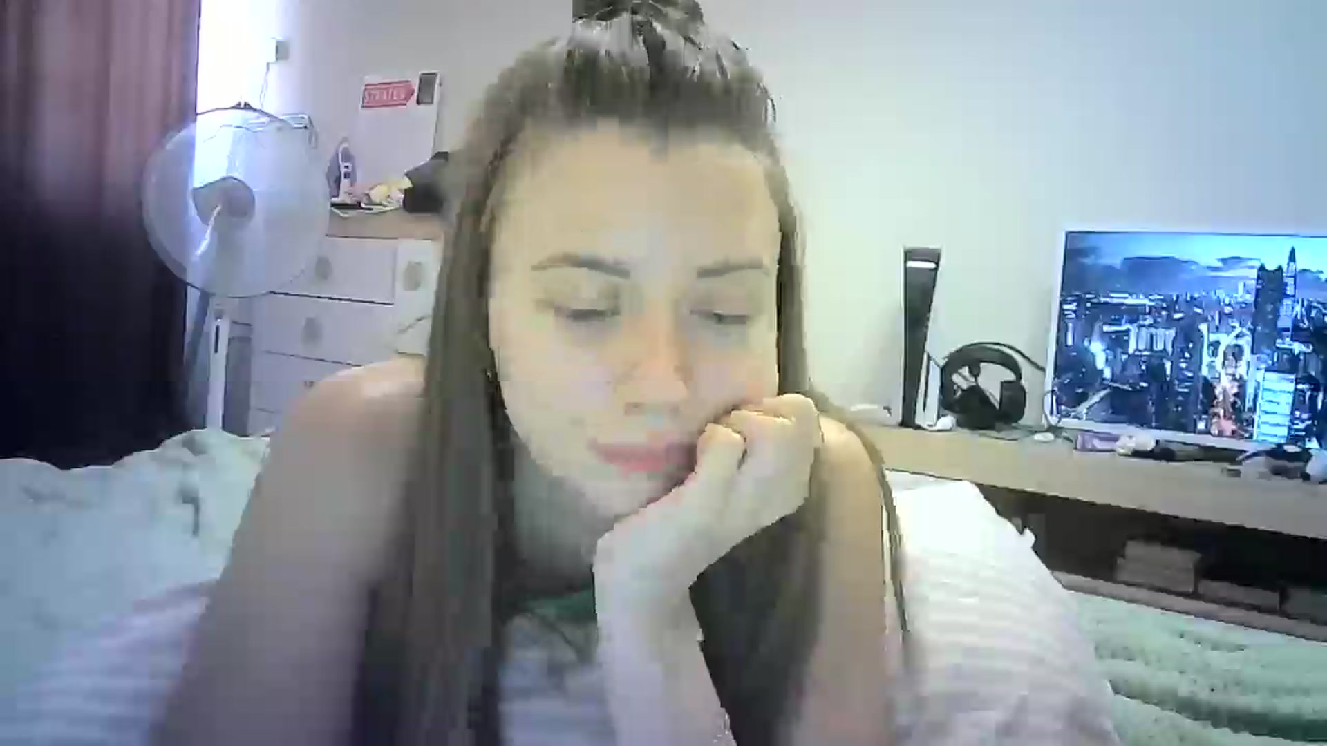Gallery image thumbnail from Sulfate0's myfreecams stream on, 07/15/2024, 09:47 image 17 of 20