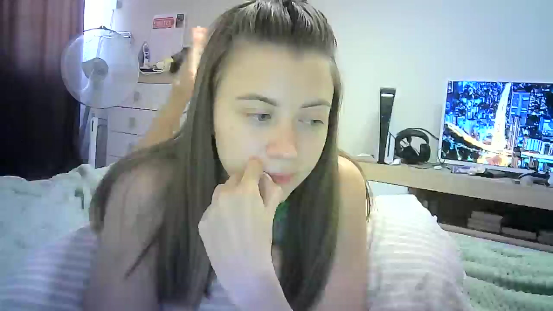 Gallery image thumbnail from Sulfate0's myfreecams stream on, 07/15/2024, 09:47 image 3 of 20