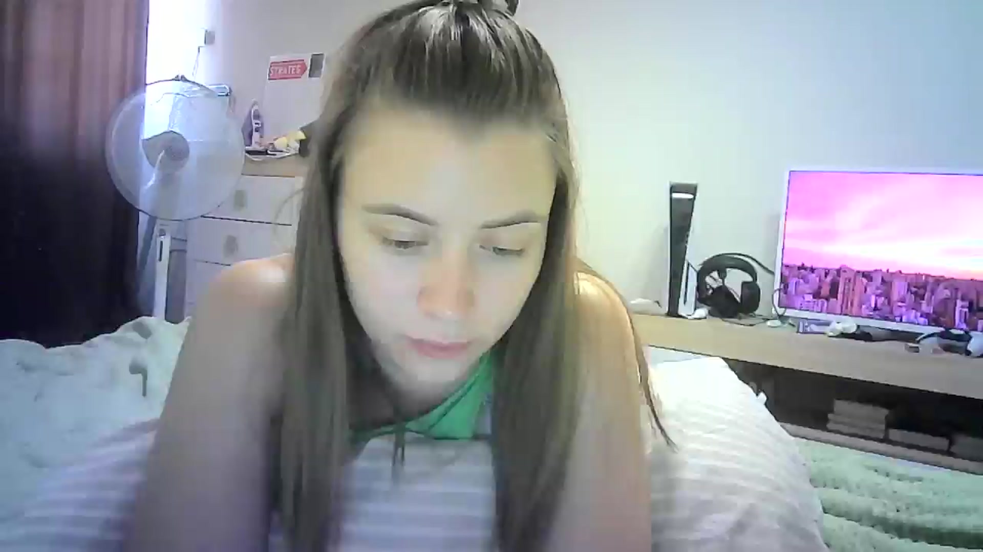 Gallery image thumbnail from Sulfate0's myfreecams stream on, 07/15/2024, 09:47 image 12 of 20