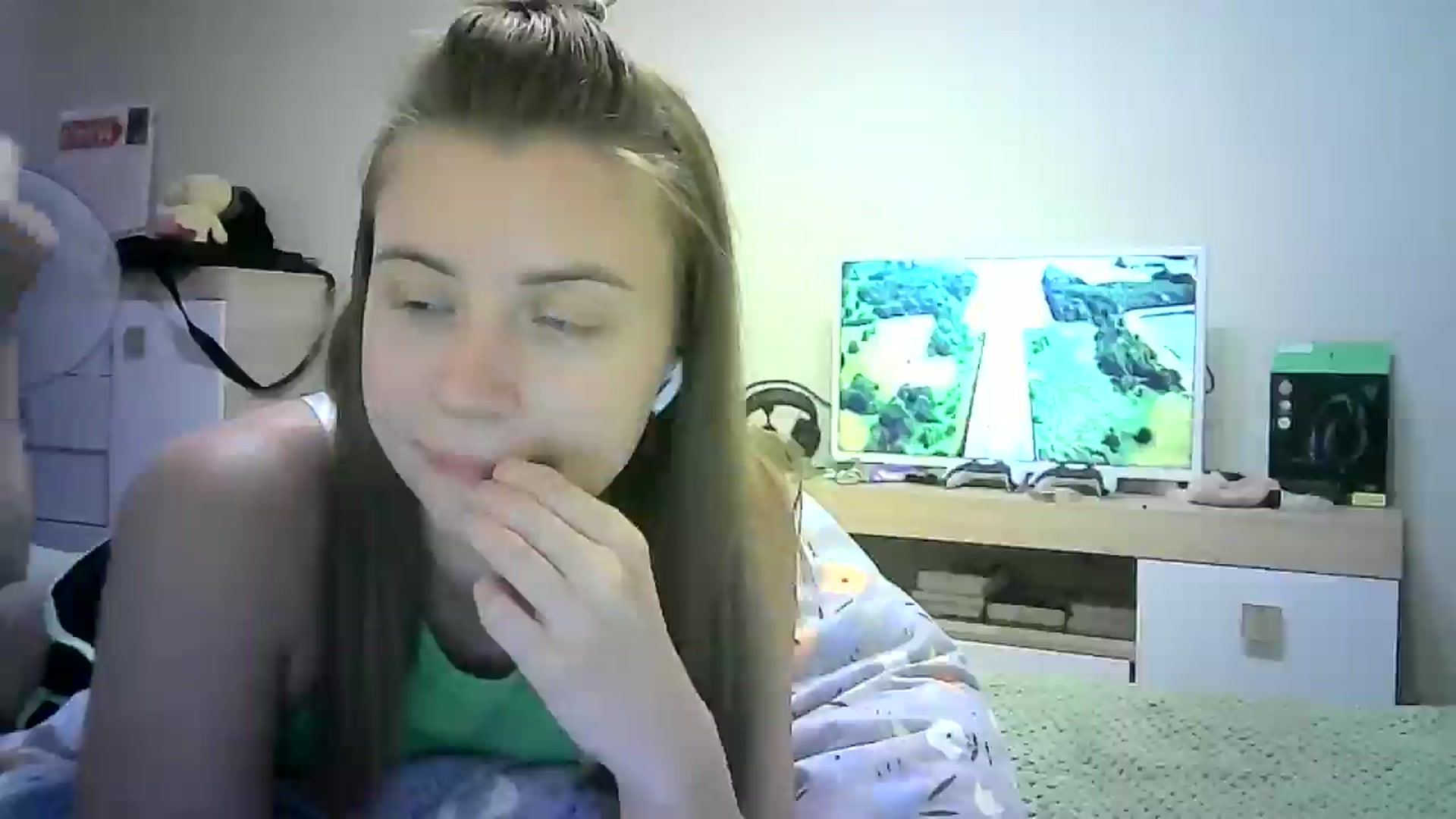 Gallery image thumbnail from Sulfate0's myfreecams stream on, 07/18/2024, 08:28 image 19 of 20
