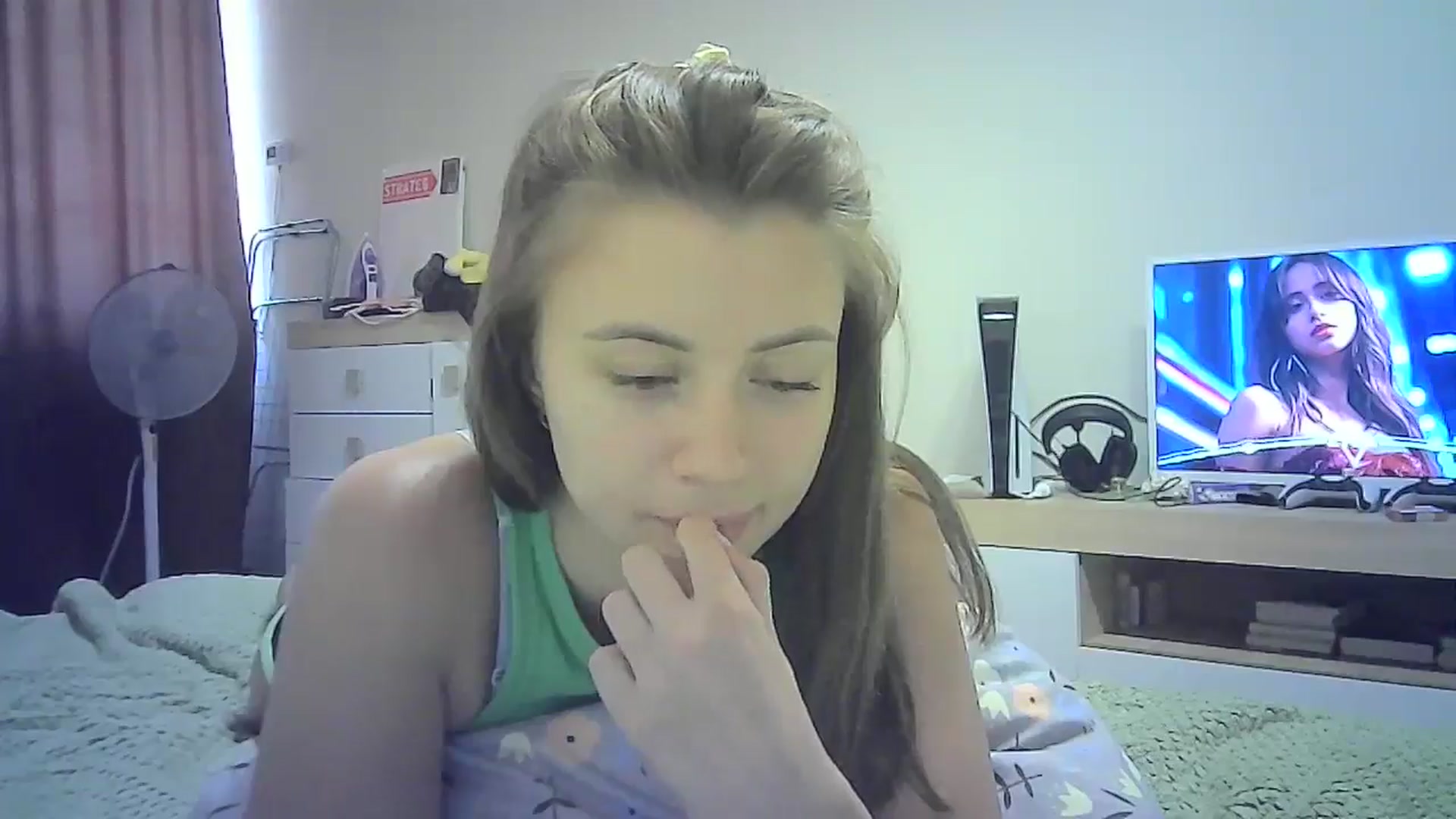 Gallery image thumbnail from Sulfate0's myfreecams stream on, 07/19/2024, 12:08 image 12 of 20