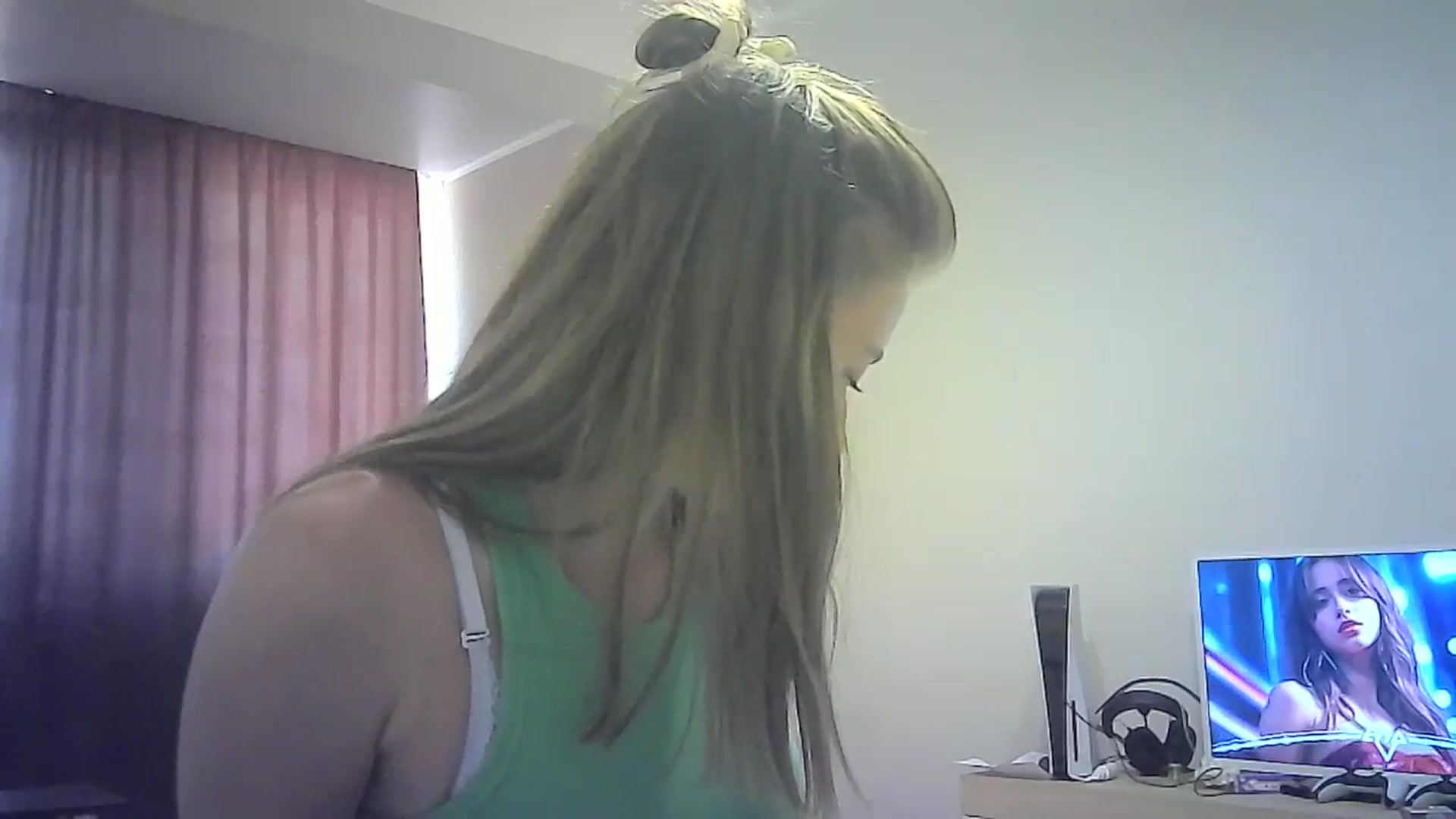 Gallery image thumbnail from Sulfate0's myfreecams stream on, 07/19/2024, 12:36 image 15 of 20