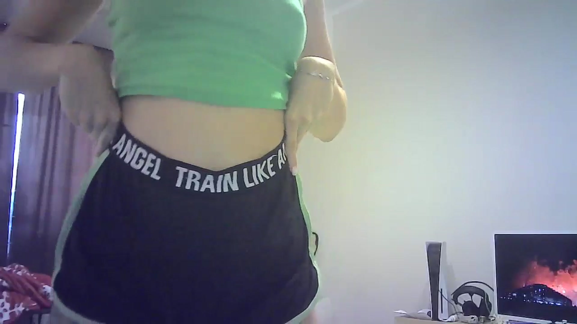 Gallery image thumbnail from Sulfate0's myfreecams stream on, 07/20/2024, 13:53 image 19 of 20