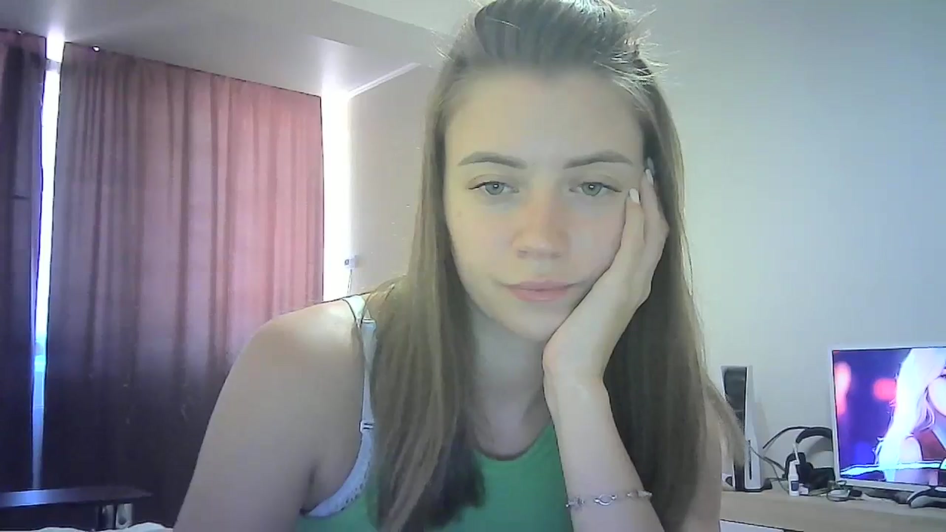 Gallery image thumbnail from Sulfate0's myfreecams stream on, 07/22/2024, 09:52 image 18 of 20