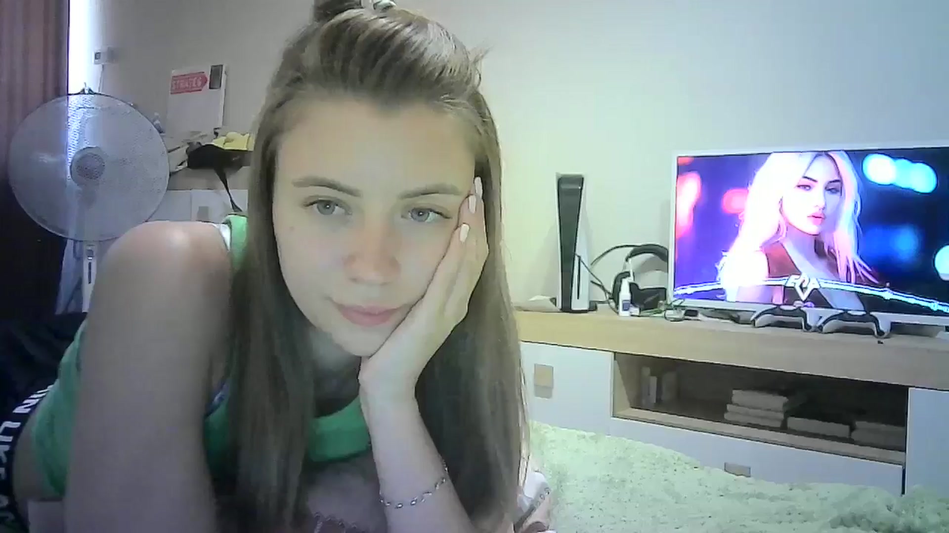 Gallery image thumbnail from Sulfate0's myfreecams stream on, 07/22/2024, 10:25 image 12 of 20