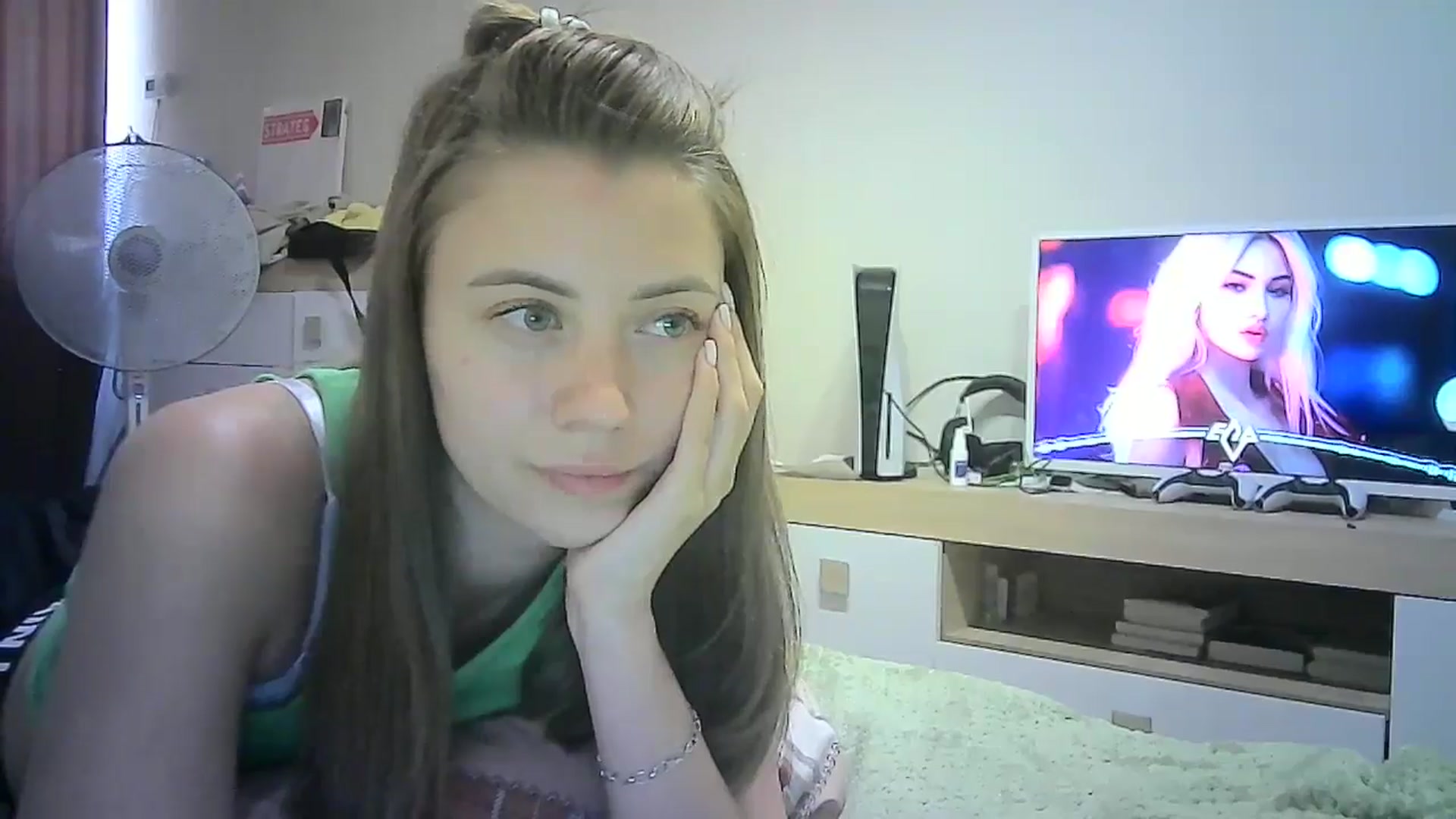 Gallery image thumbnail from Sulfate0's myfreecams stream on, 07/22/2024, 10:25 image 14 of 20