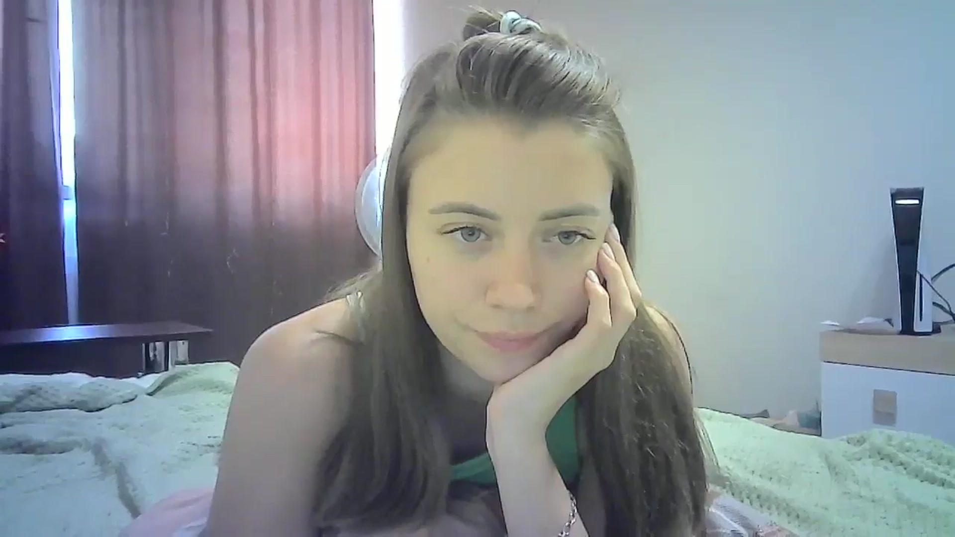 Gallery image thumbnail from Sulfate0's myfreecams stream on, 07/22/2024, 11:08 image 17 of 20
