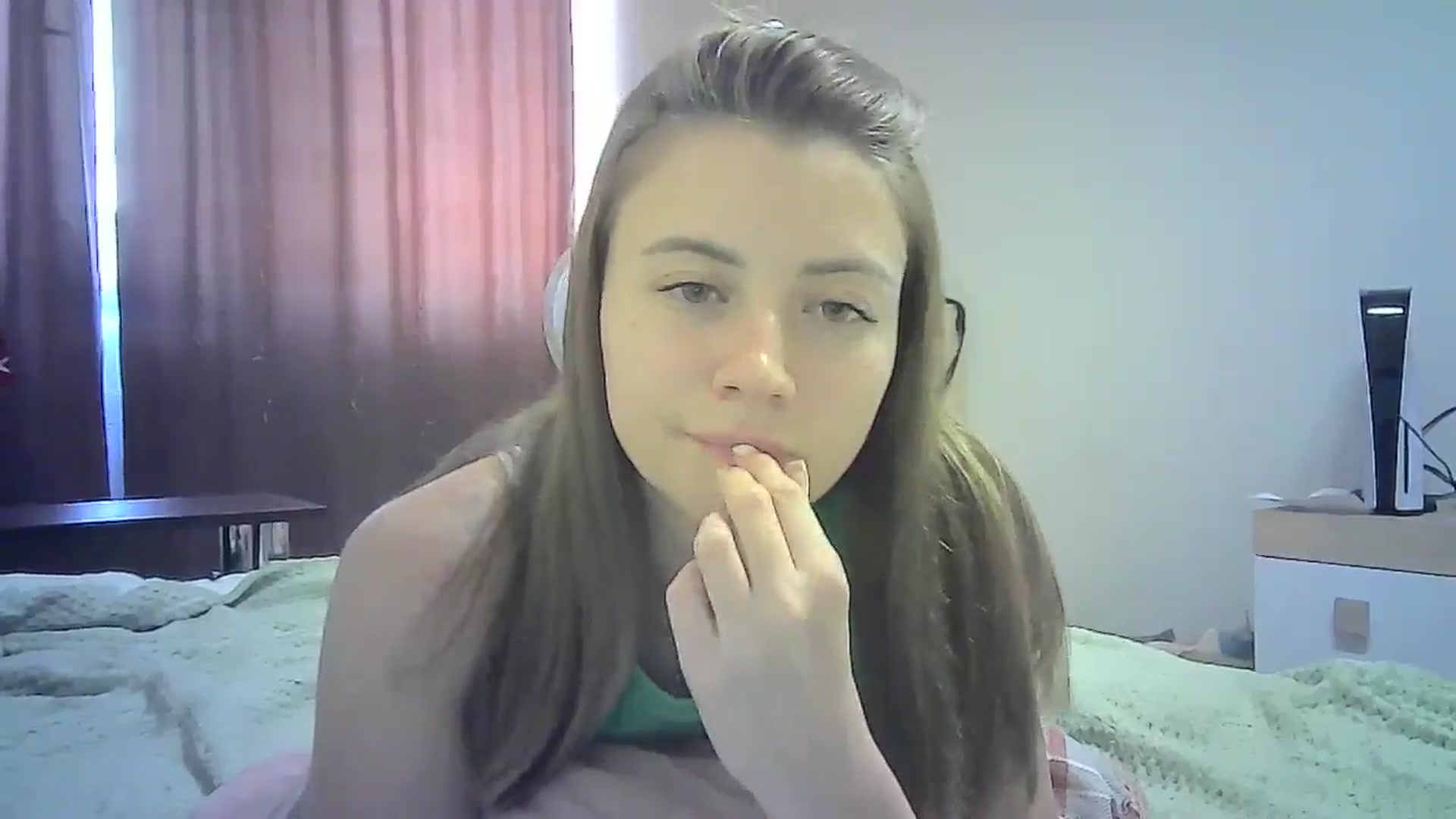 Gallery image thumbnail from Sulfate0's myfreecams stream on, 07/22/2024, 11:08 image 19 of 20