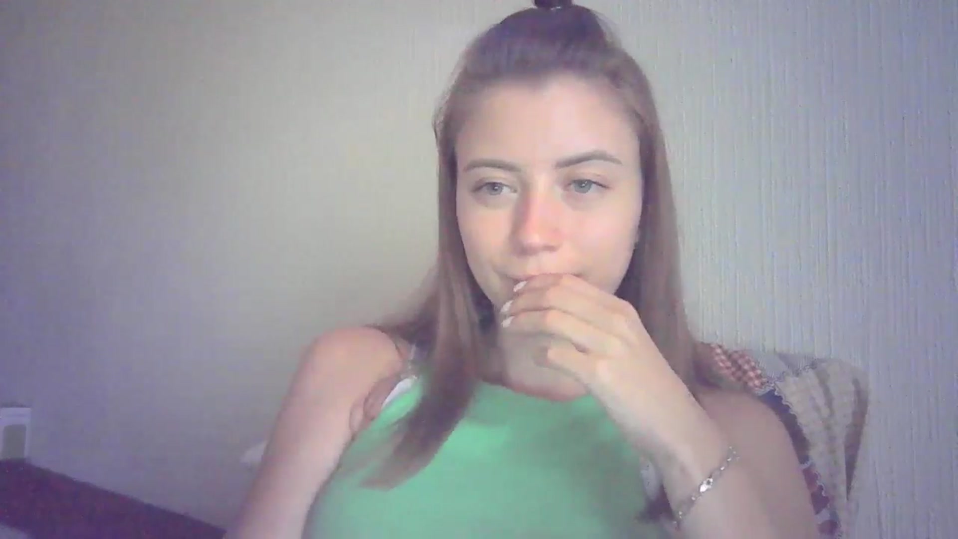 Gallery image thumbnail from Sulfate0's myfreecams stream on, 07/22/2024, 12:38 image 3 of 20