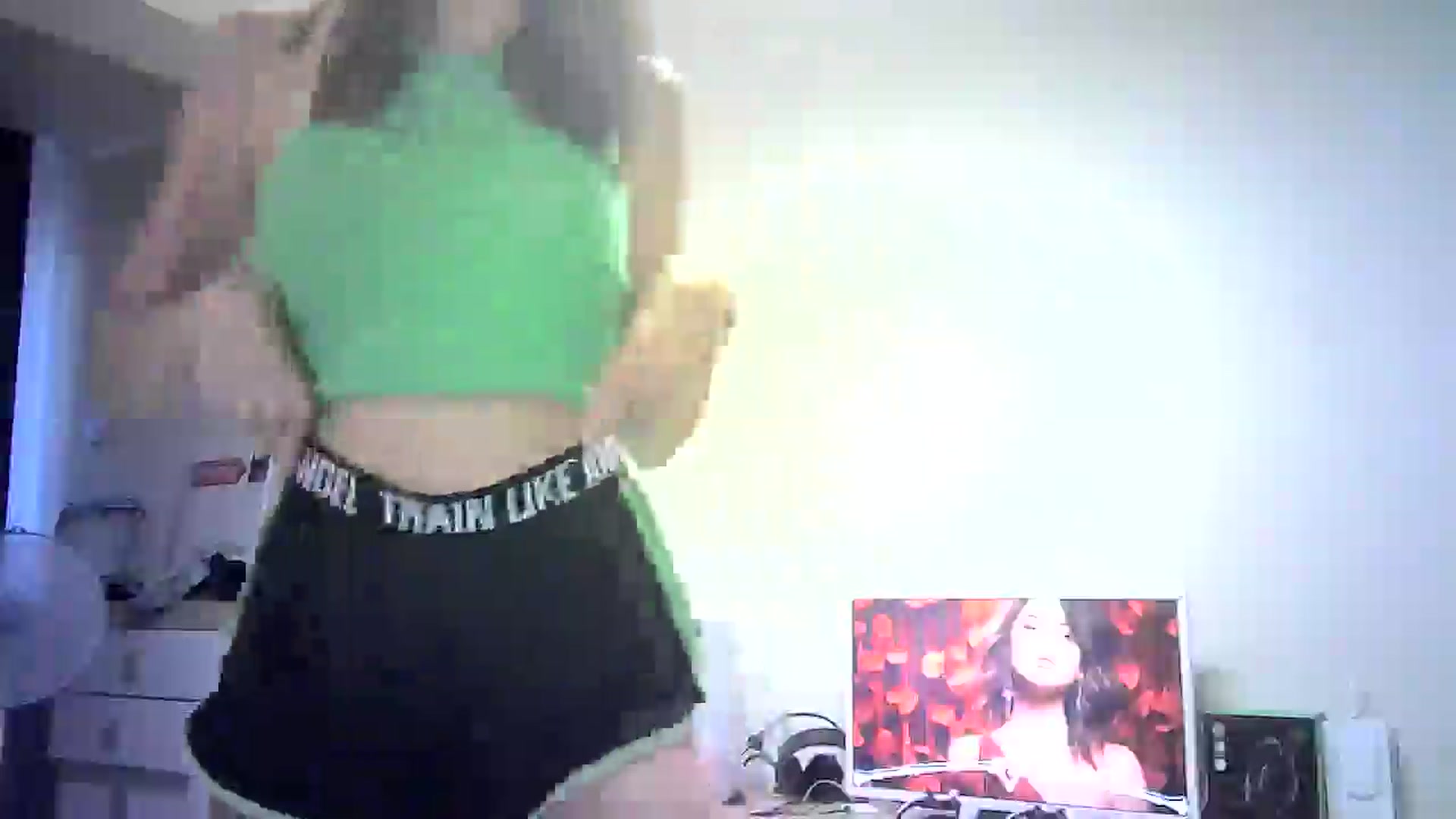 Gallery image thumbnail from Sulfate0's myfreecams stream on, 07/25/2024, 12:26 image 16 of 20
