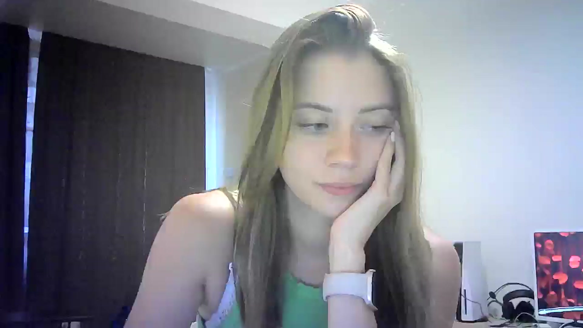Gallery image thumbnail from Sulfate0's myfreecams stream on, 07/25/2024, 12:26 image 11 of 20