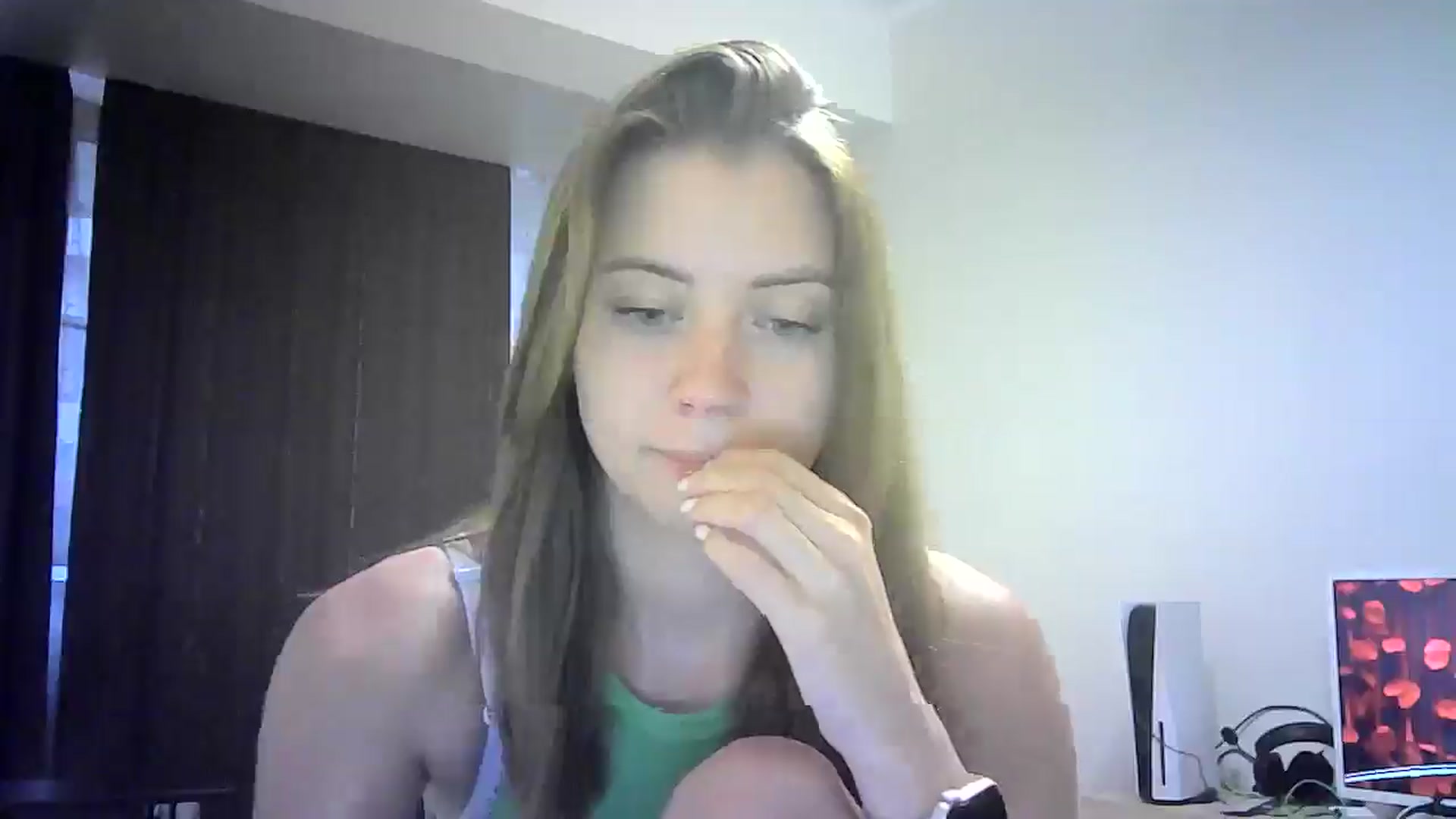 Gallery image thumbnail from Sulfate0's myfreecams stream on, 07/25/2024, 12:26 image 10 of 20