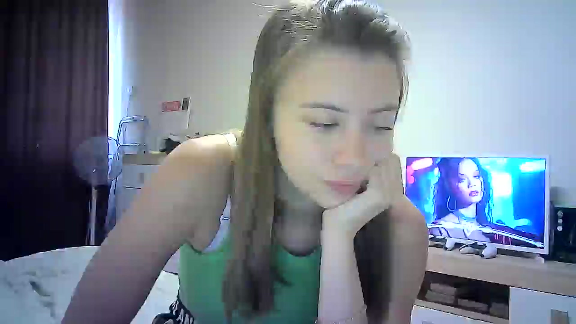 Gallery image thumbnail from Sulfate0's myfreecams stream on, 07/26/2024, 10:35 image 14 of 20