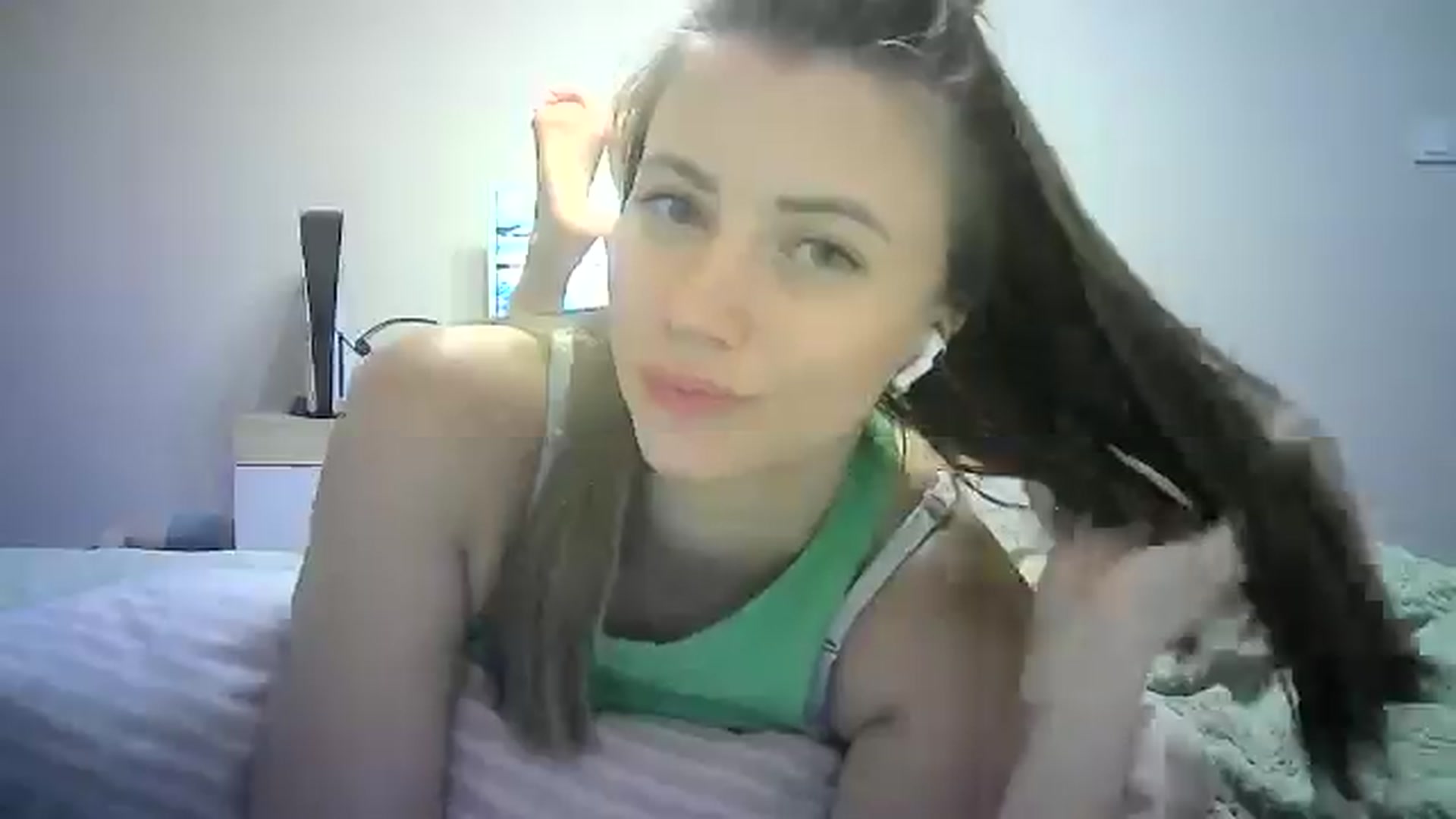 Gallery image thumbnail from Sulfate0's myfreecams stream on, 07/28/2024, 12:16 image 3 of 20