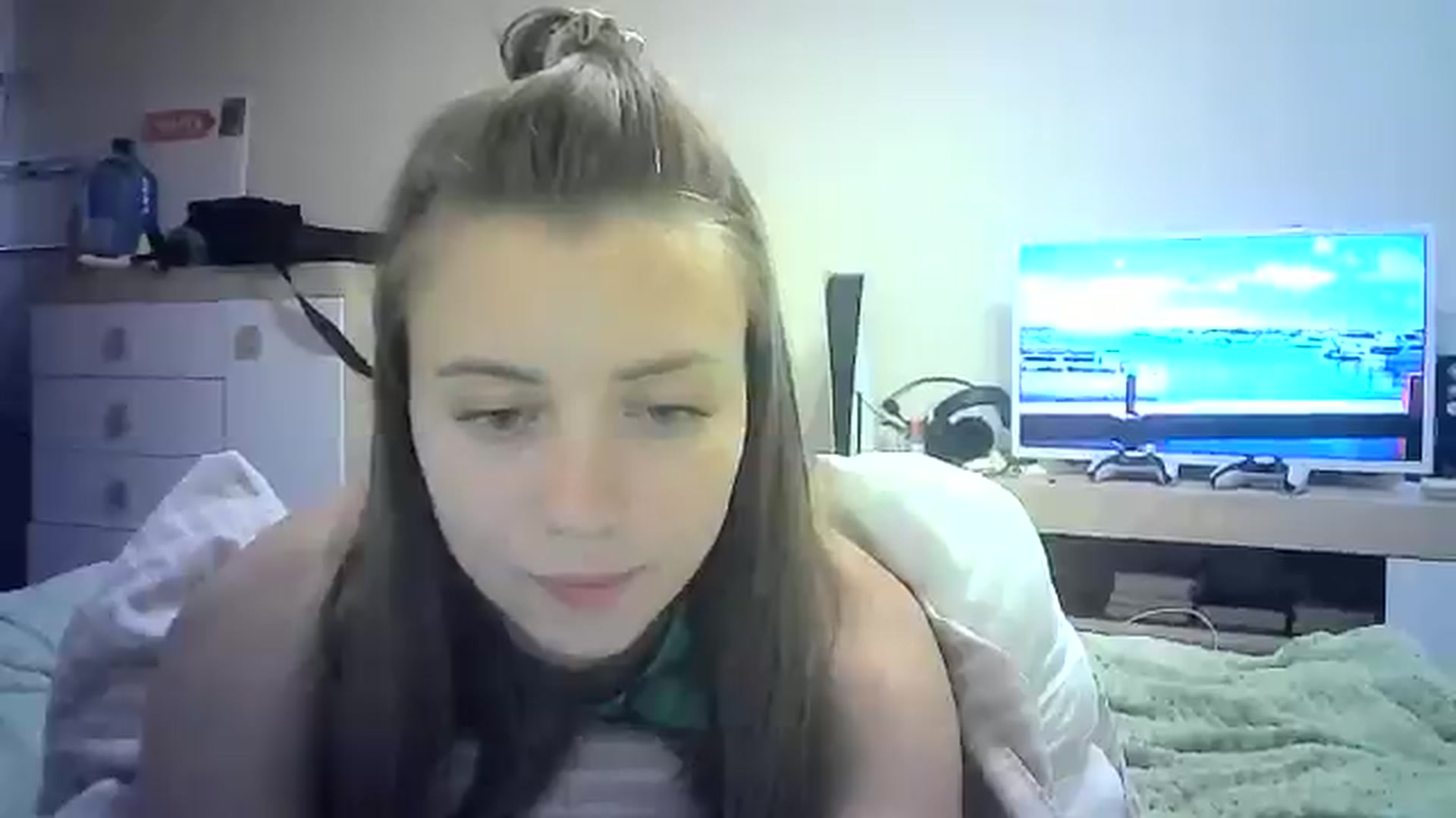 Gallery image thumbnail from Sulfate0's myfreecams stream on, 07/28/2024, 13:09 image 15 of 20
