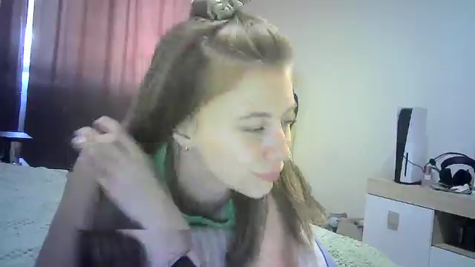Gallery image thumbnail from Sulfate0's myfreecams stream on, 07/29/2024, 10:11 image 10 of 20