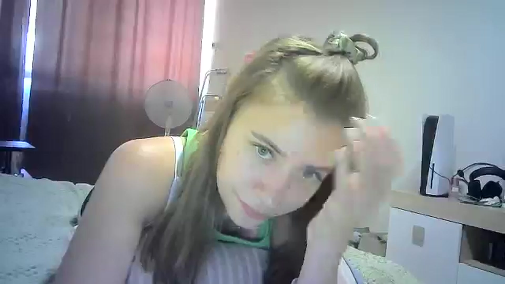 Gallery image thumbnail from Sulfate0's myfreecams stream on, 07/29/2024, 10:11 image 16 of 20