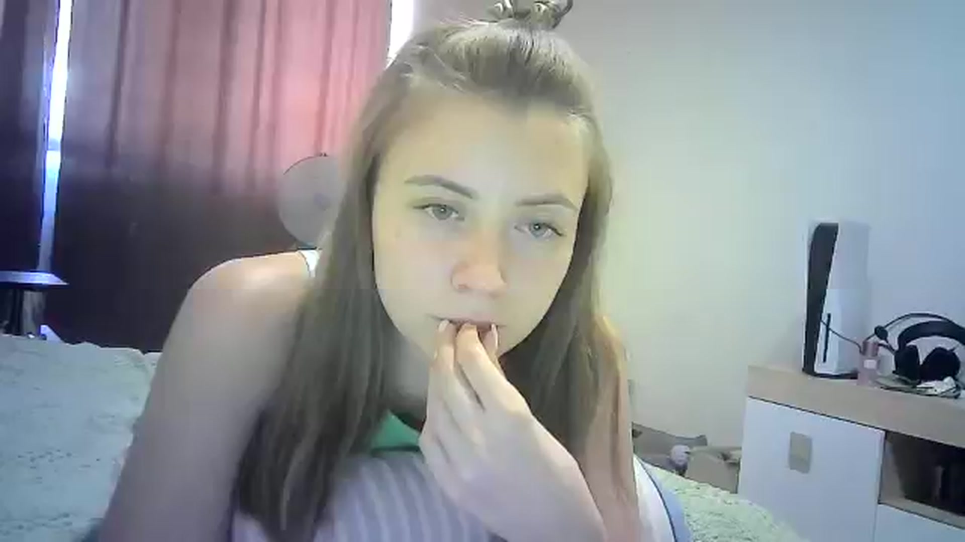 Gallery image thumbnail from Sulfate0's myfreecams stream on, 07/29/2024, 10:11 image 17 of 20