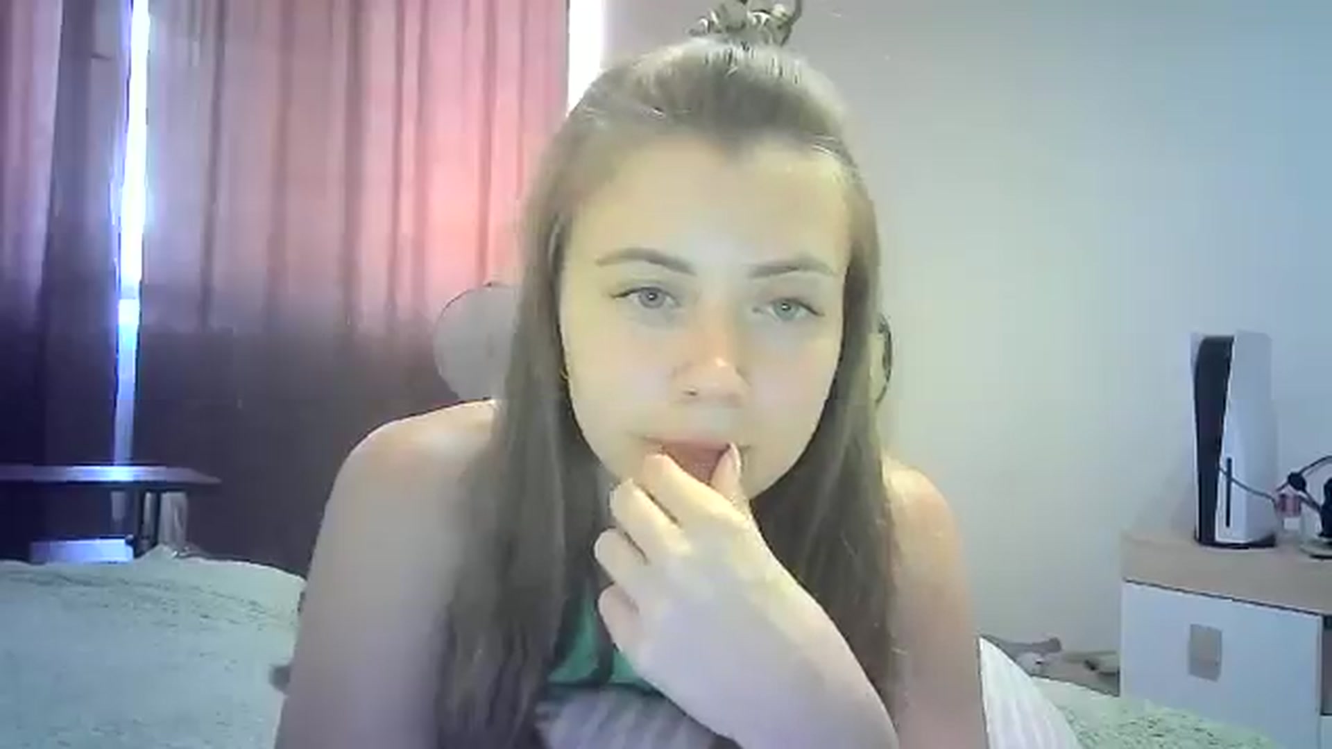 Gallery image thumbnail from Sulfate0's myfreecams stream on, 07/29/2024, 11:07 image 9 of 20
