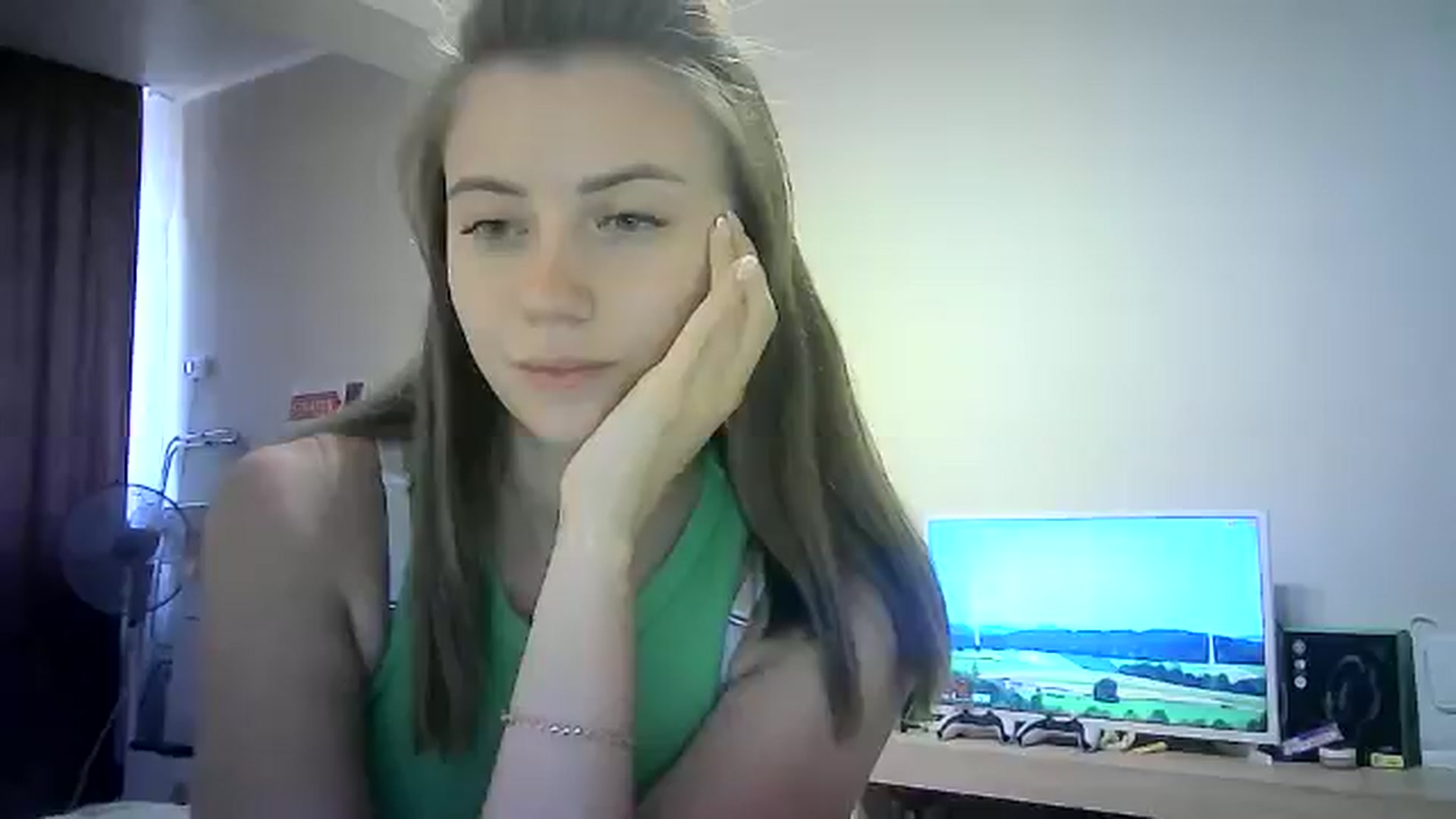 Gallery image thumbnail from Sulfate0's myfreecams stream on, 08/03/2024, 10:45 image 3 of 20
